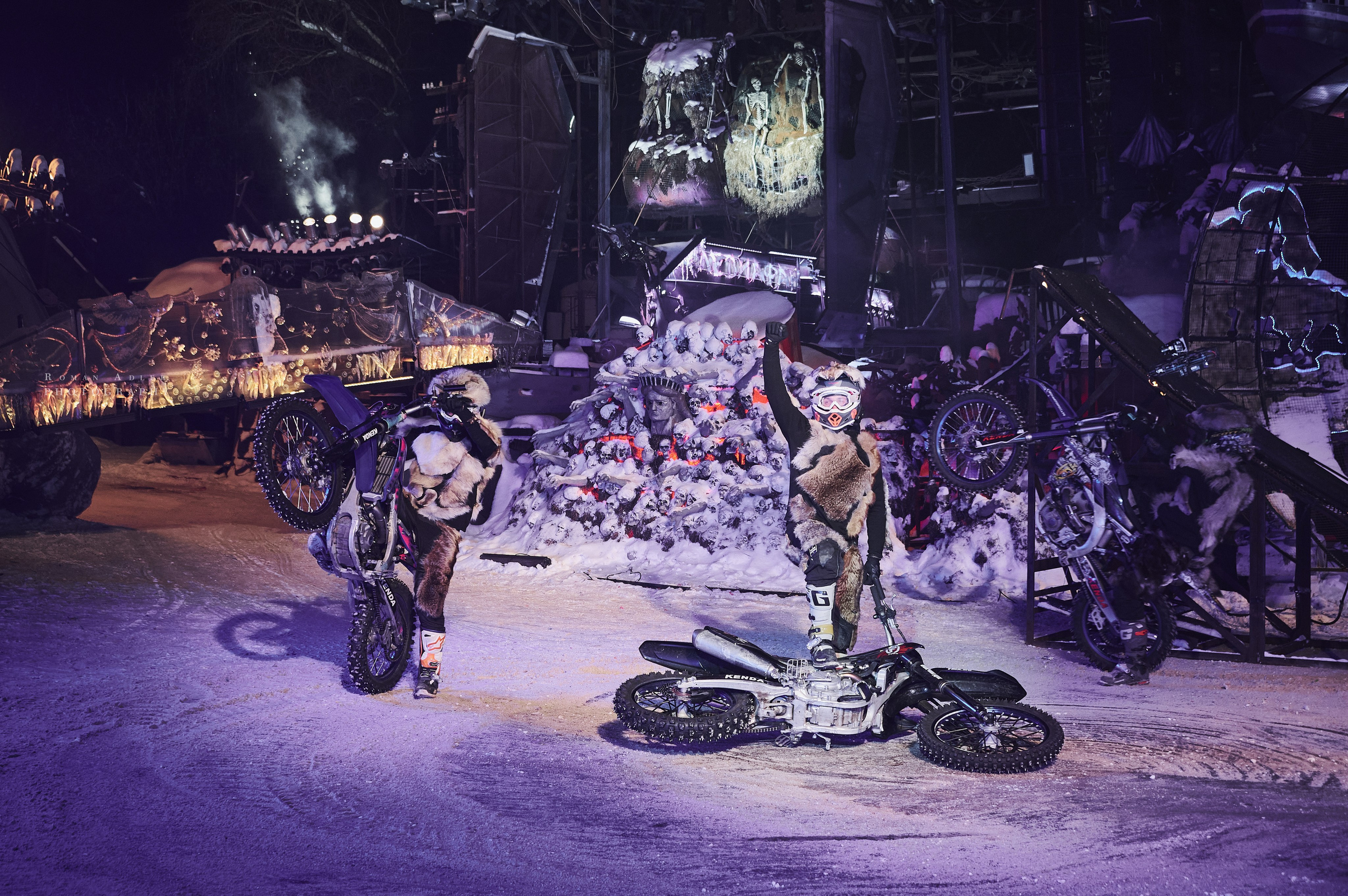 Новогодняя сказка от Ночных волков. Фотограф Роман Адлер