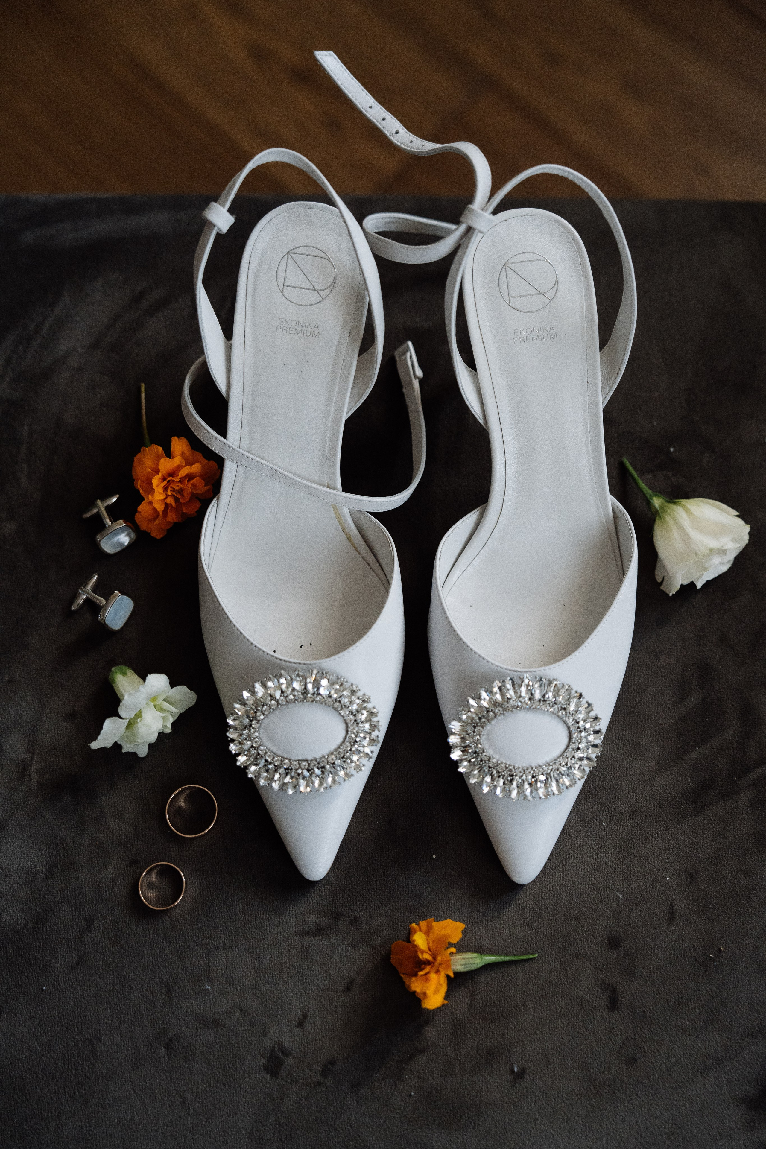 Оранжевая свадьба в гребешках. Свадебный фотограф организатор в Санкт-Петербурге Ассоль Опарина