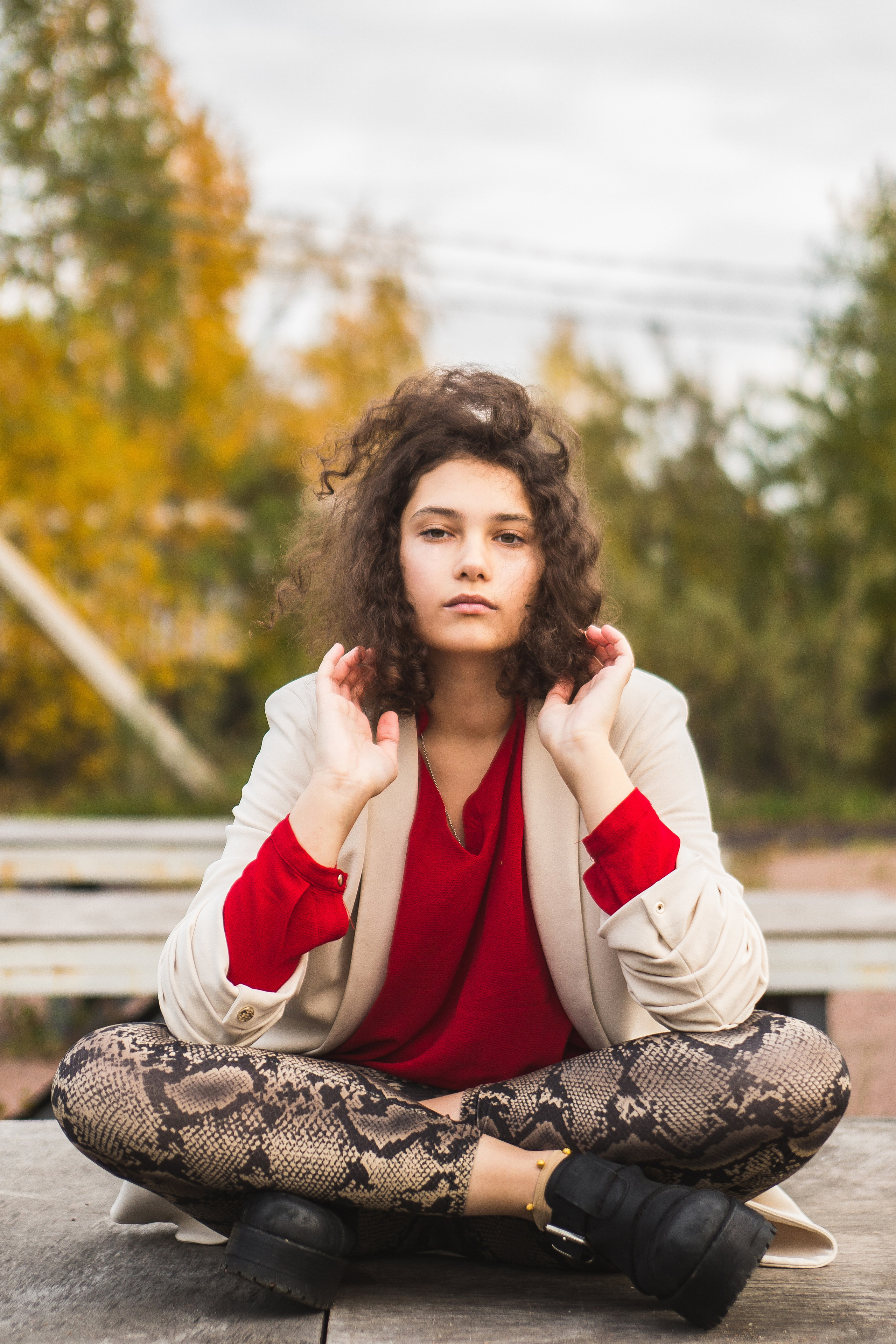 Красивая осенняя съемка девушки для социальных сетей