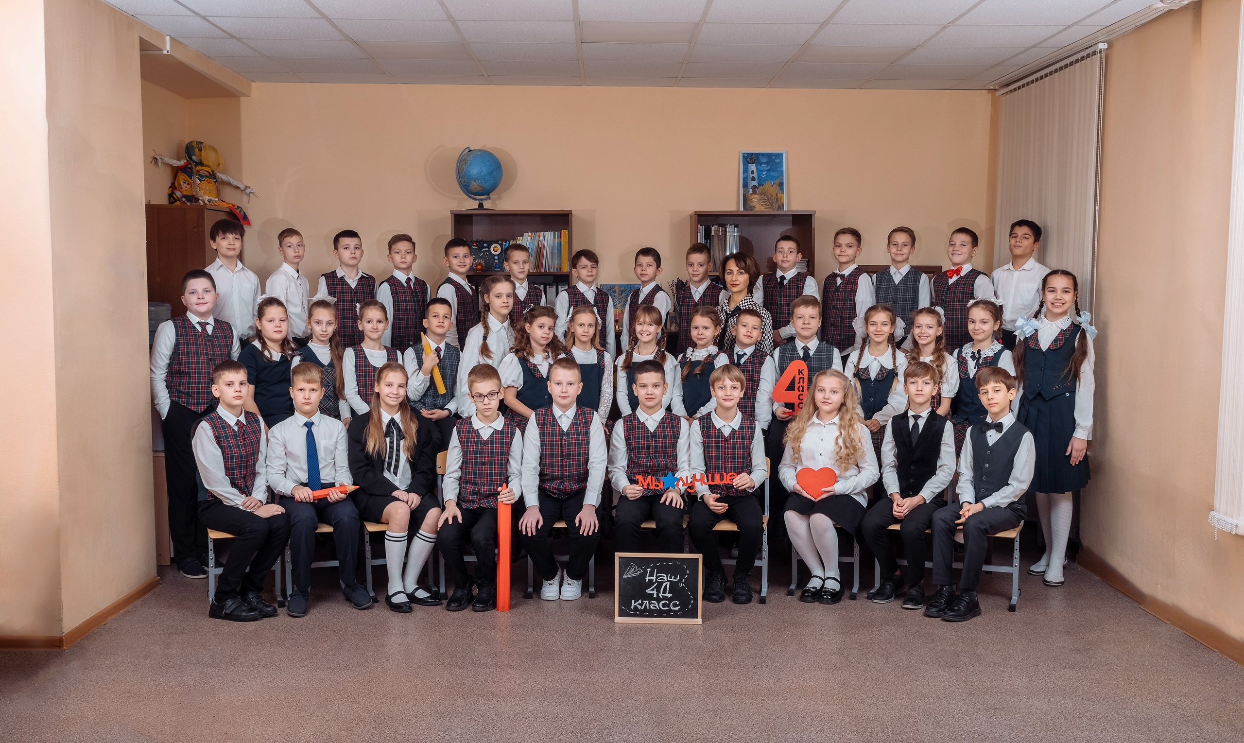 Начальные классы. Выпускные школьные фото­альбомы для школ и детских садов в Волгограде и Волжском