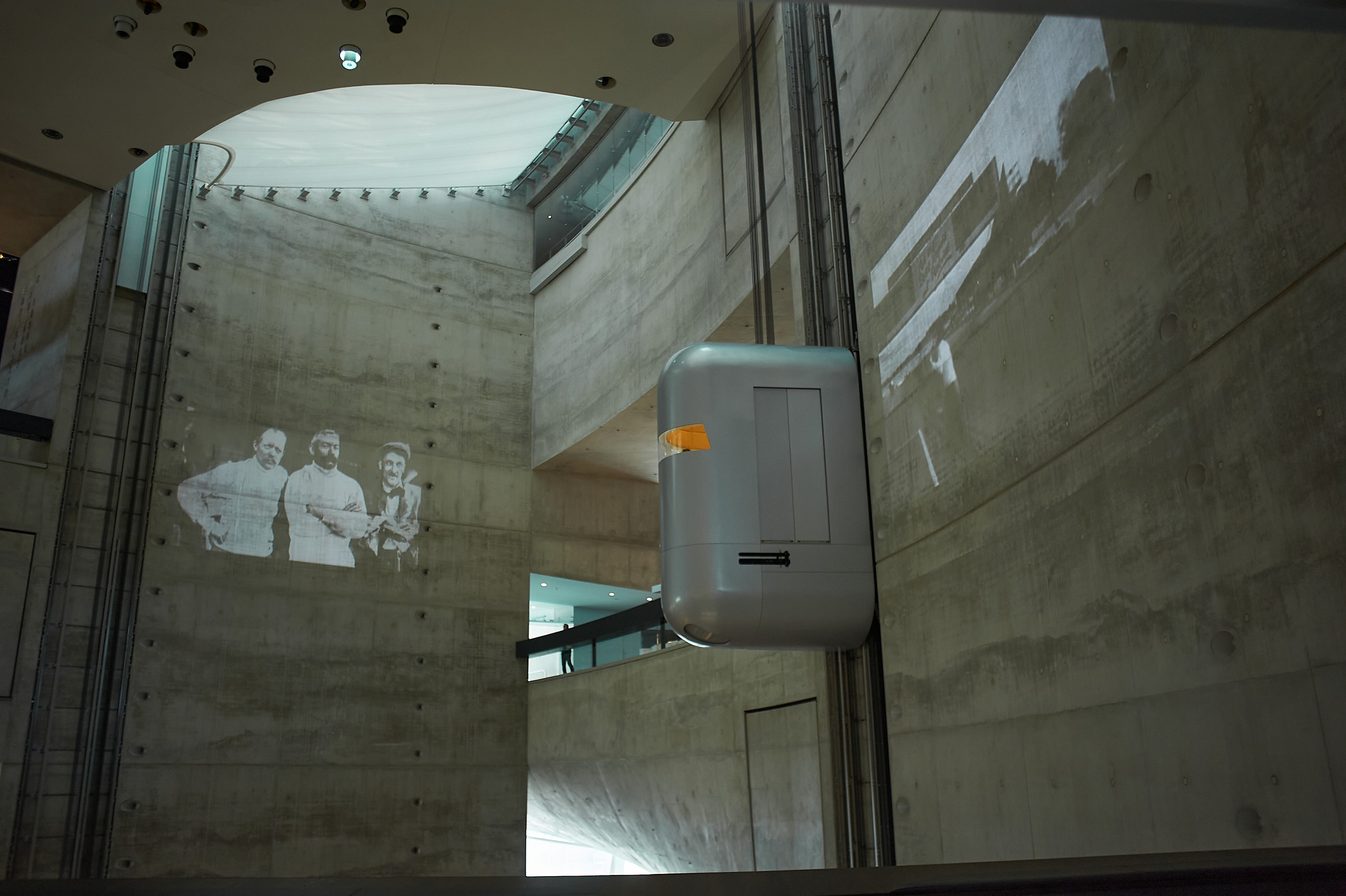 Корпоратив DiHouse, поездка в музей Mercedes-Benz. Reportage event photographer in Moscow Alexander Gladkiy