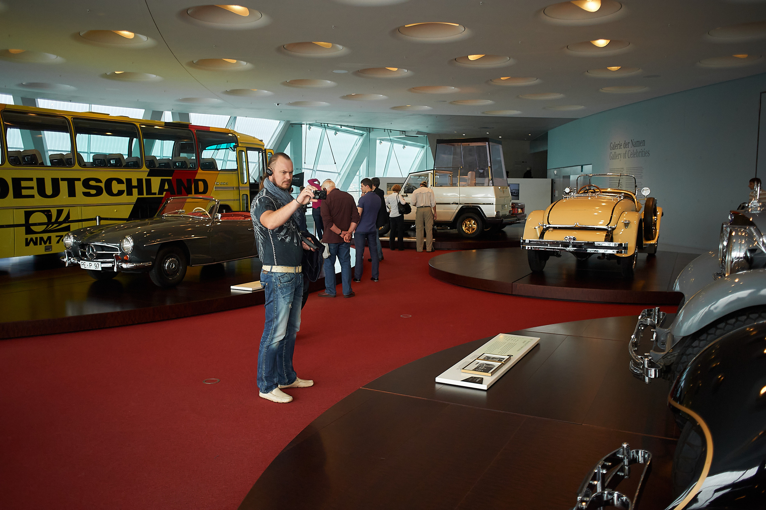 Корпоратив DiHouse, поездка в музей Mercedes-Benz. Reportage event photographer in Moscow Alexander Gladkiy