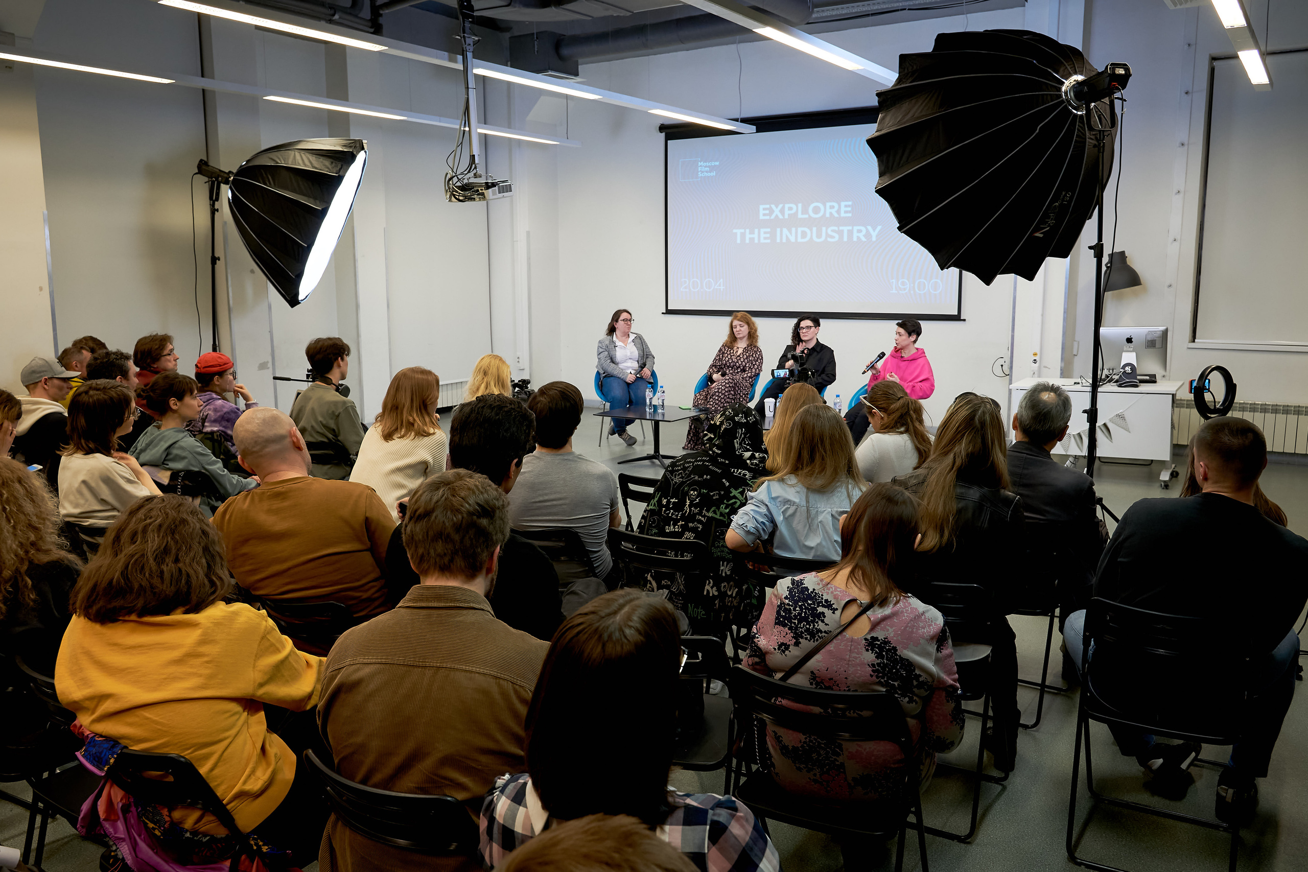 Open-talk с представителями онлайн-платформ. Репортажный ивент фотограф в Москве Александр Гладкий