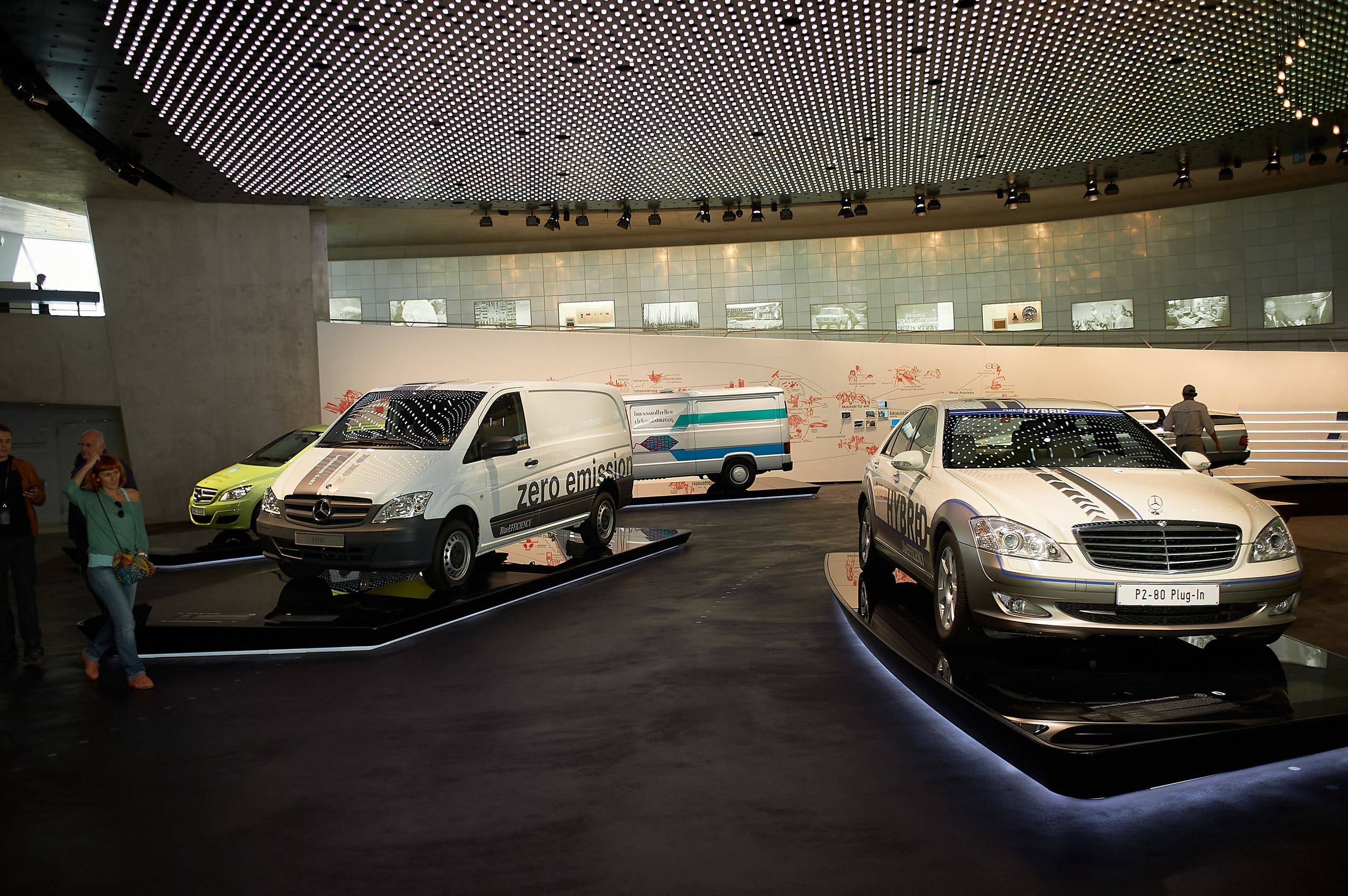 Корпоратив DiHouse, поездка в музей Mercedes-Benz. Reportage event photographer in Moscow Alexander Gladkiy