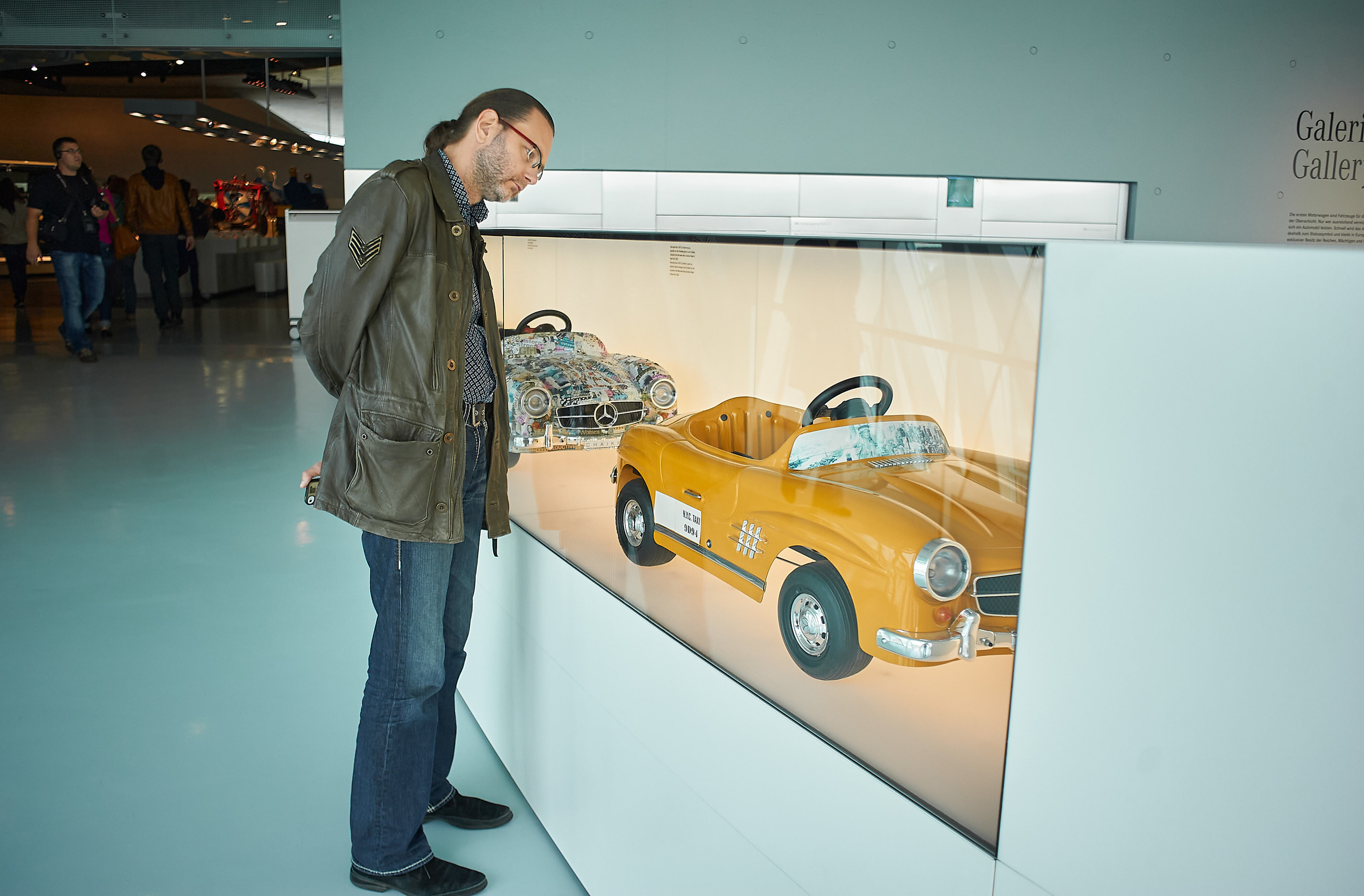 Корпоратив DiHouse, поездка в музей Mercedes-Benz. Reportage event photographer in Moscow Alexander Gladkiy