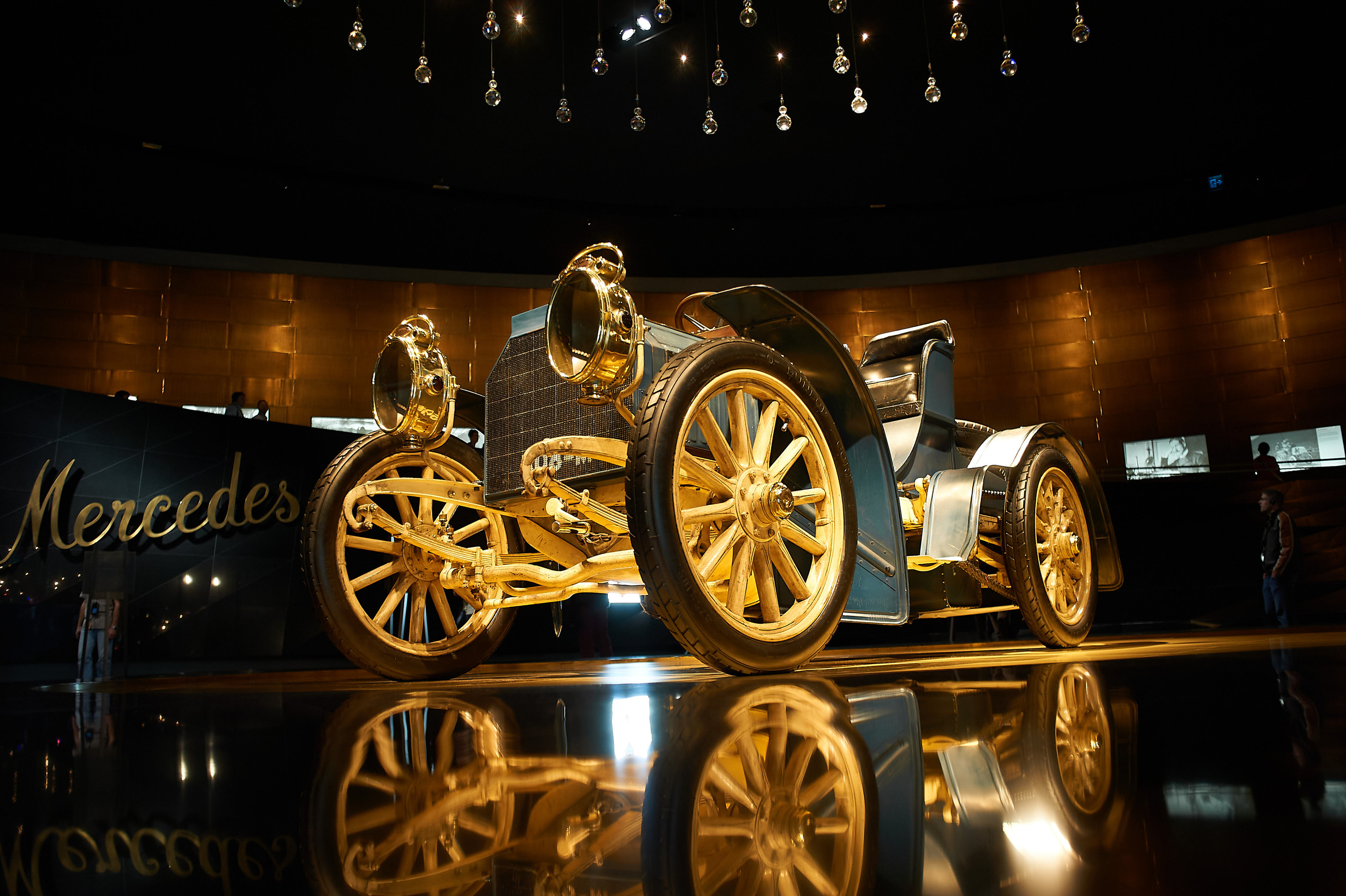 Корпоратив DiHouse, поездка в музей Mercedes-Benz. Reportage event photographer in Moscow Alexander Gladkiy