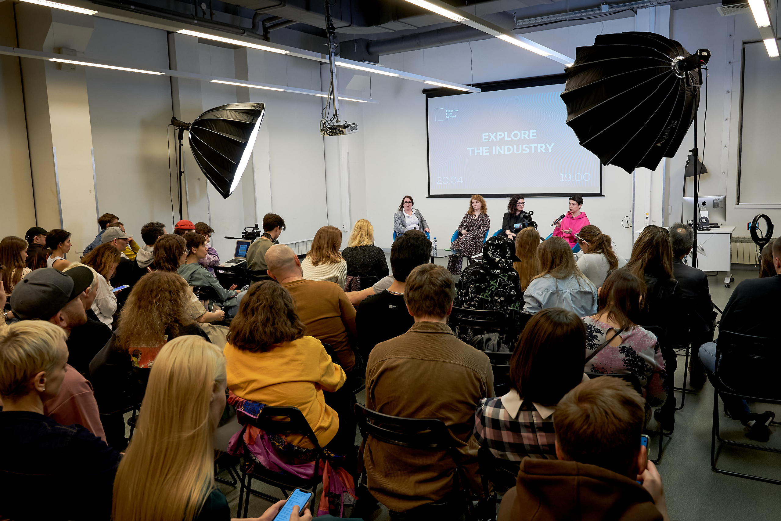 Open-talk с представителями онлайн-платформ. Репортажный ивент фотограф в Москве Александр Гладкий