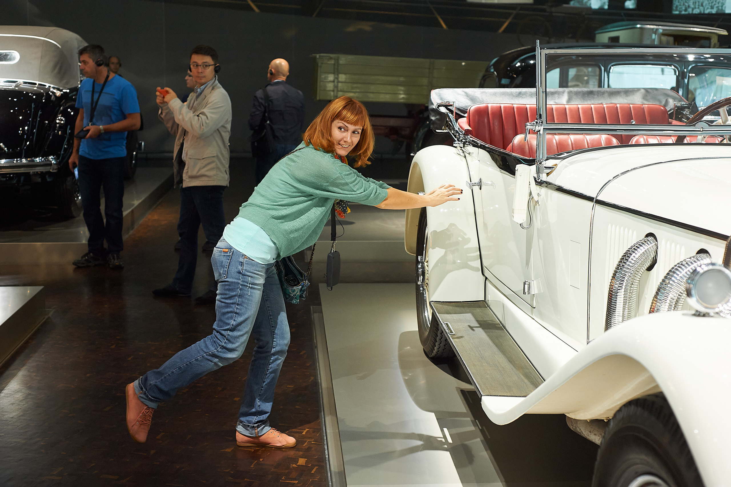 Корпоратив DiHouse, поездка в музей Mercedes-Benz. Reportage event photographer in Moscow Alexander Gladkiy