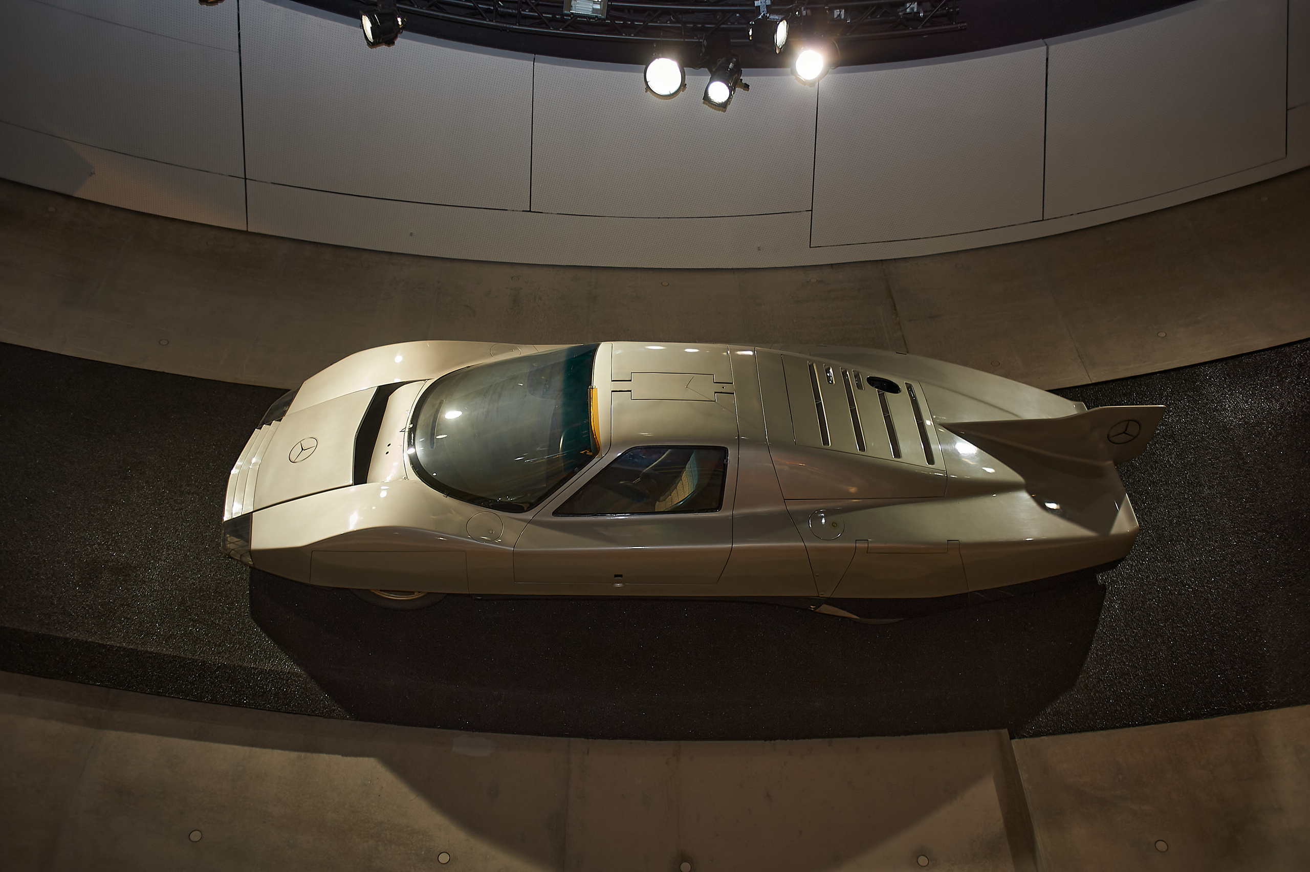 Корпоратив DiHouse, поездка в музей Mercedes-Benz. Reportage event photographer in Moscow Alexander Gladkiy