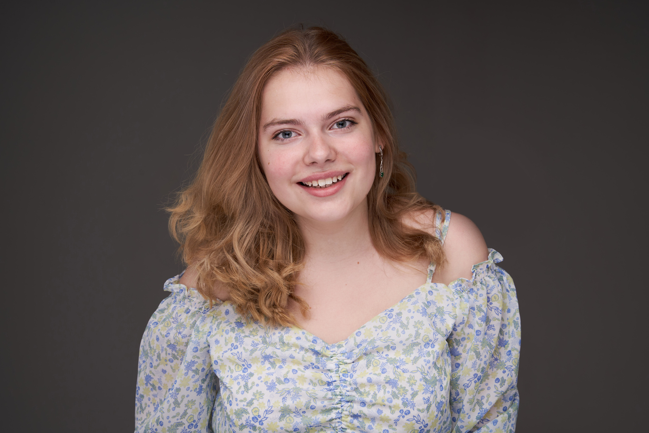 Актерское портфолио для актрисы в Москве. Алена Вибе хедшоты и ростовые фотографии. Фотограф Александр Гладкий.