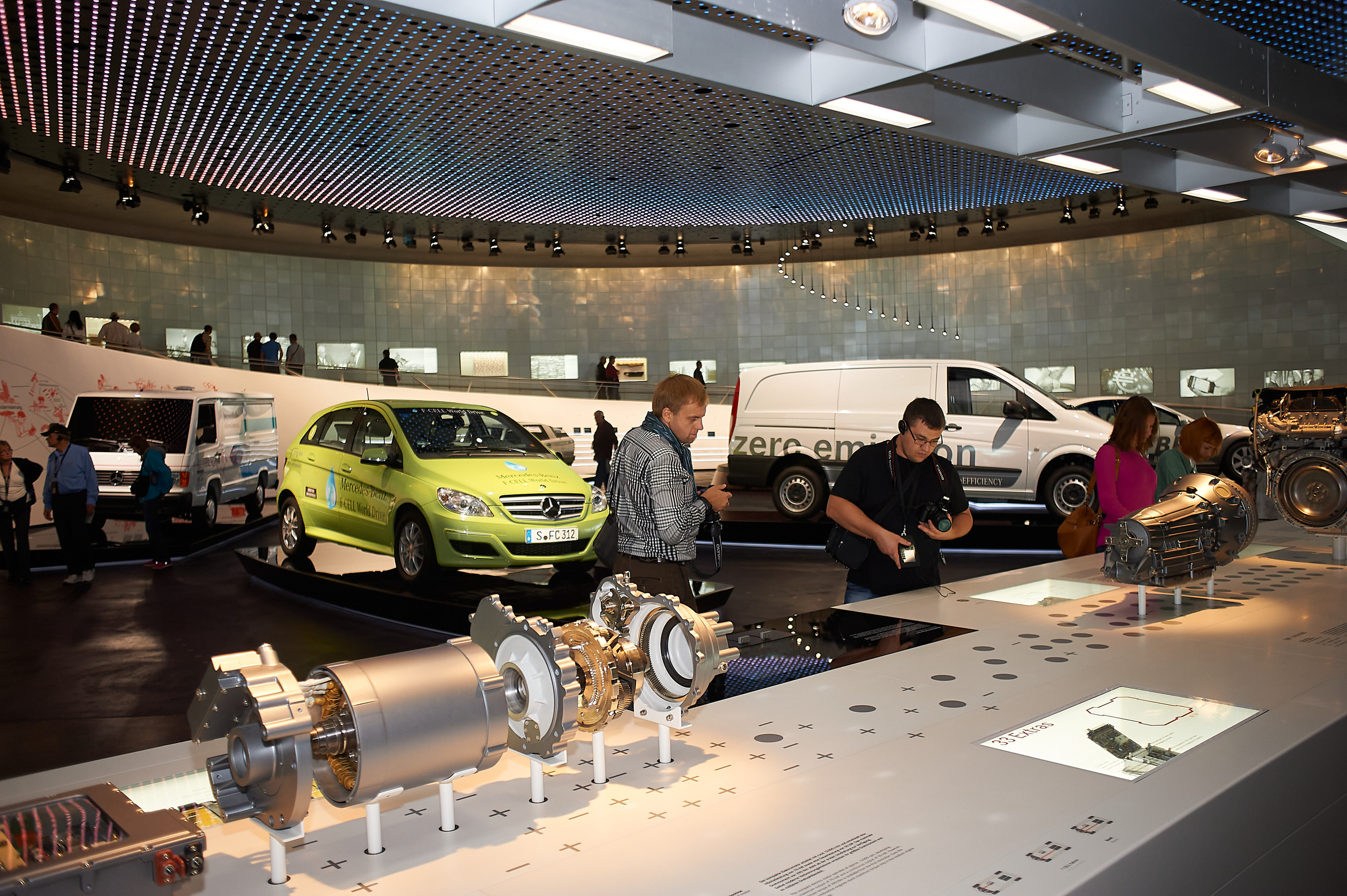 Корпоратив DiHouse, поездка в музей Mercedes-Benz. Reportage event photographer in Moscow Alexander Gladkiy