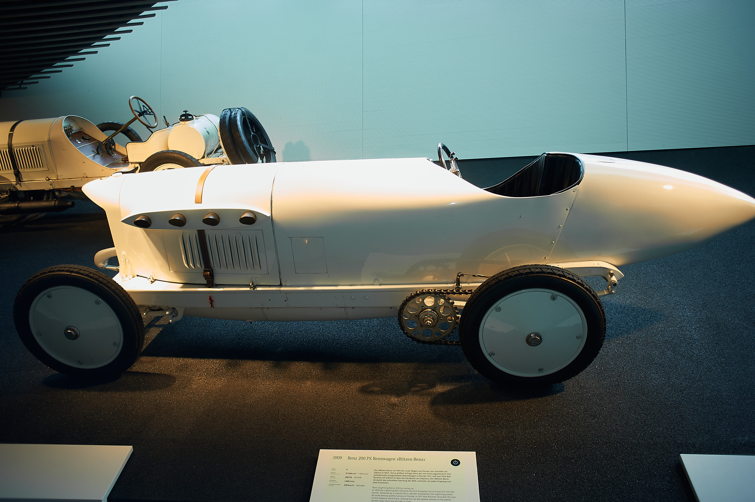 Корпоратив DiHouse, поездка в музей Mercedes-Benz. Reportage event photographer in Moscow Alexander Gladkiy