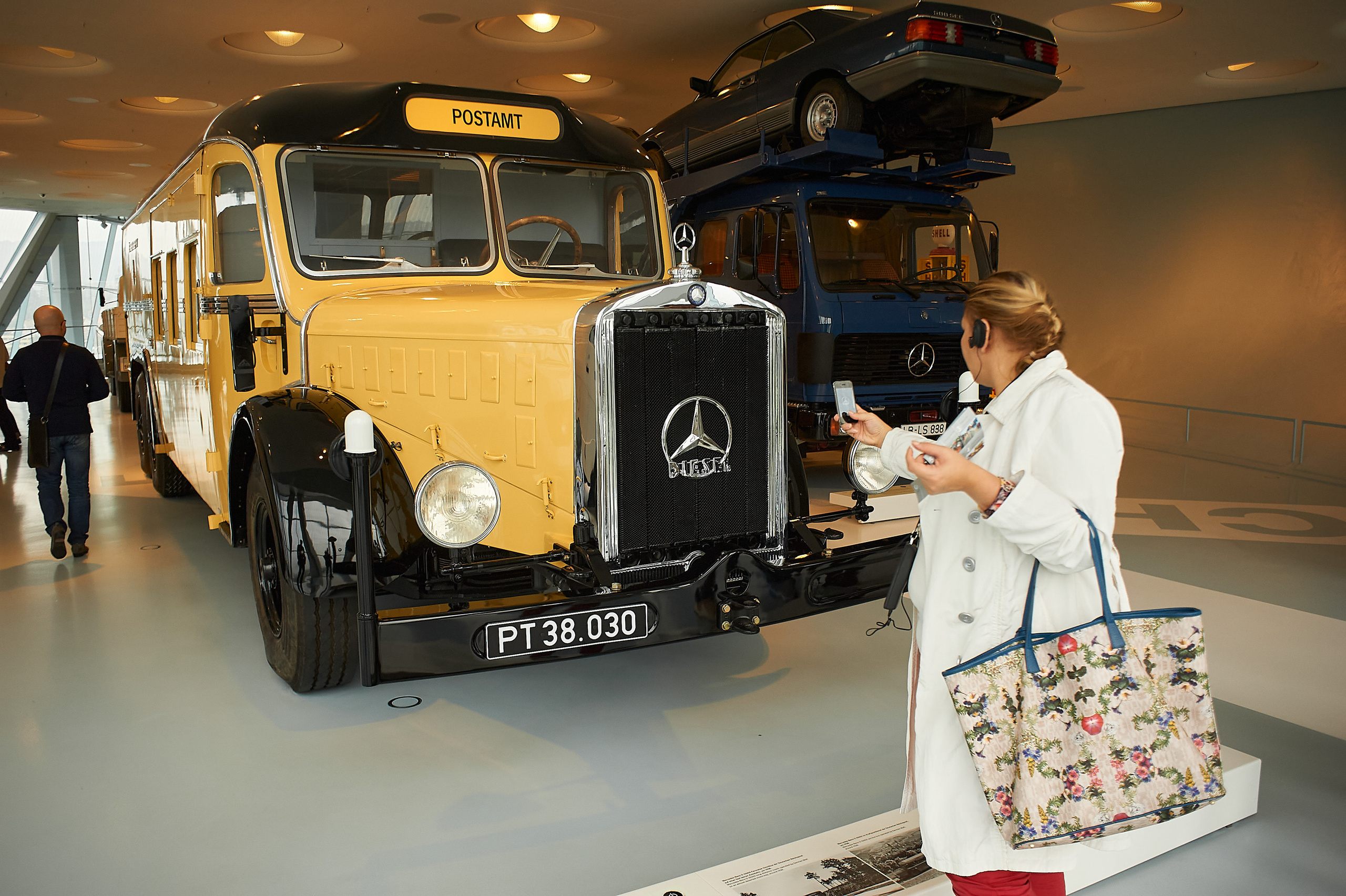 Корпоратив DiHouse, поездка в музей Mercedes-Benz. Reportage event photographer in Moscow Alexander Gladkiy