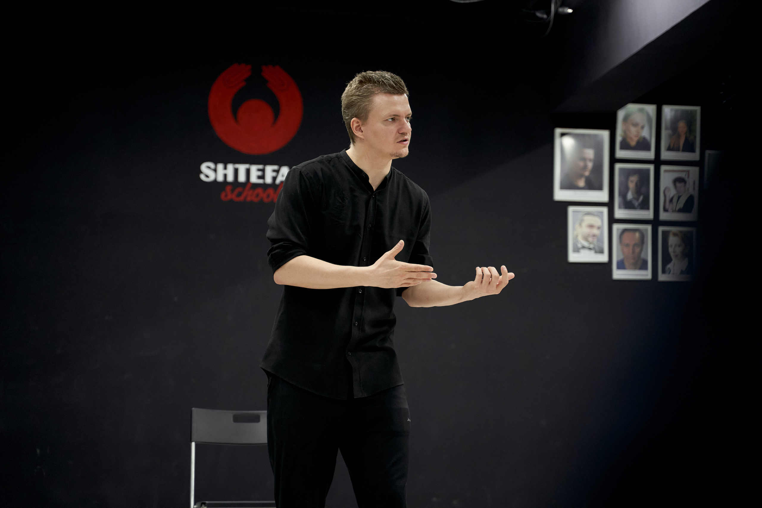 Киношкола Штефана в Москве. Герман Штефан обучает актерскому мастерству.