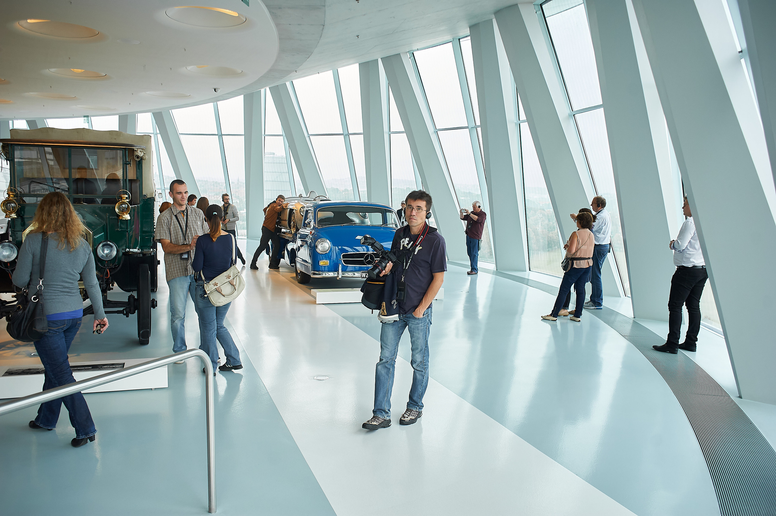 Корпоратив DiHouse, поездка в музей Mercedes-Benz. Reportage event photographer in Moscow Alexander Gladkiy