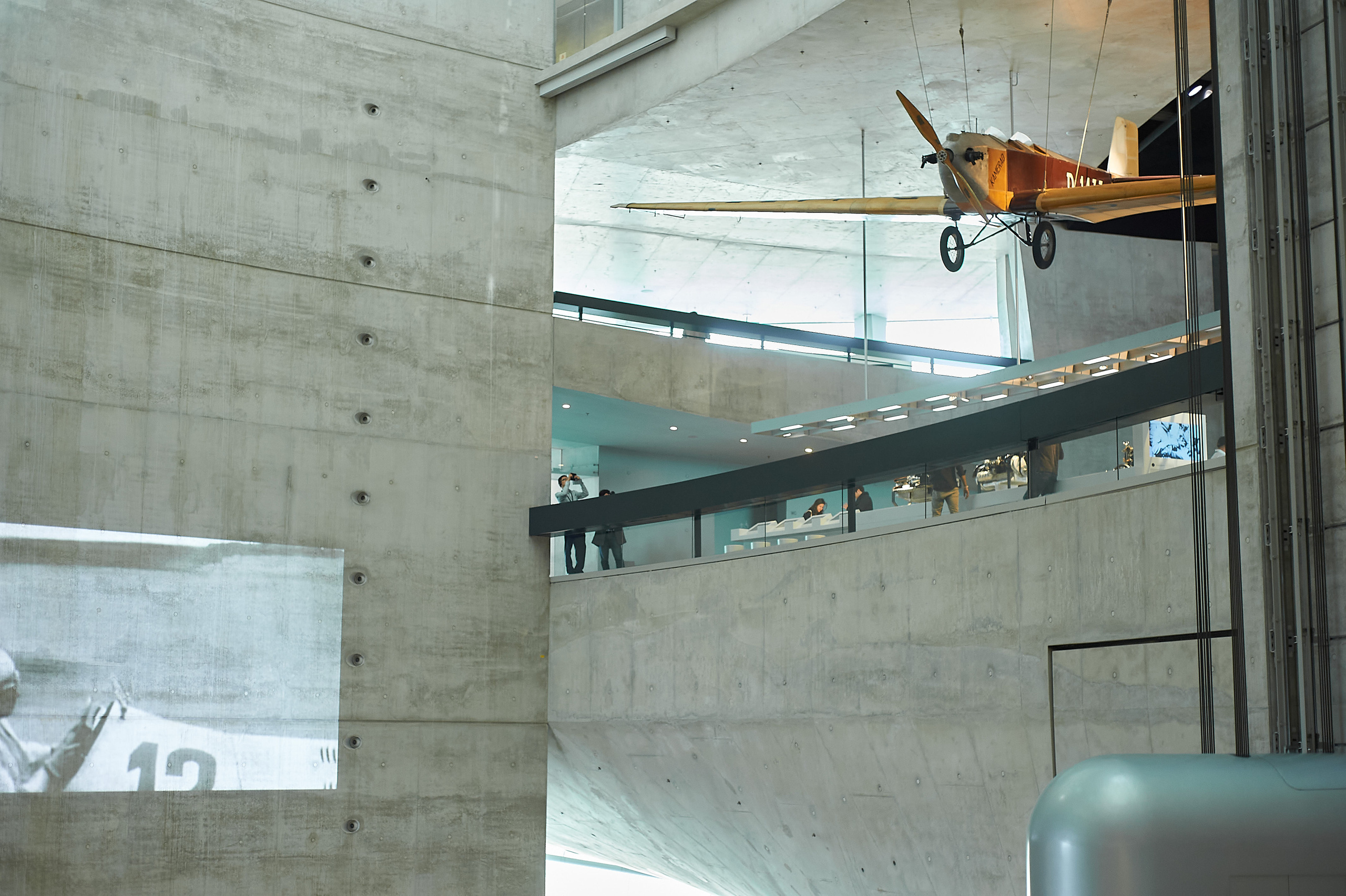 Корпоратив DiHouse, поездка в музей Mercedes-Benz. Reportage event photographer in Moscow Alexander Gladkiy