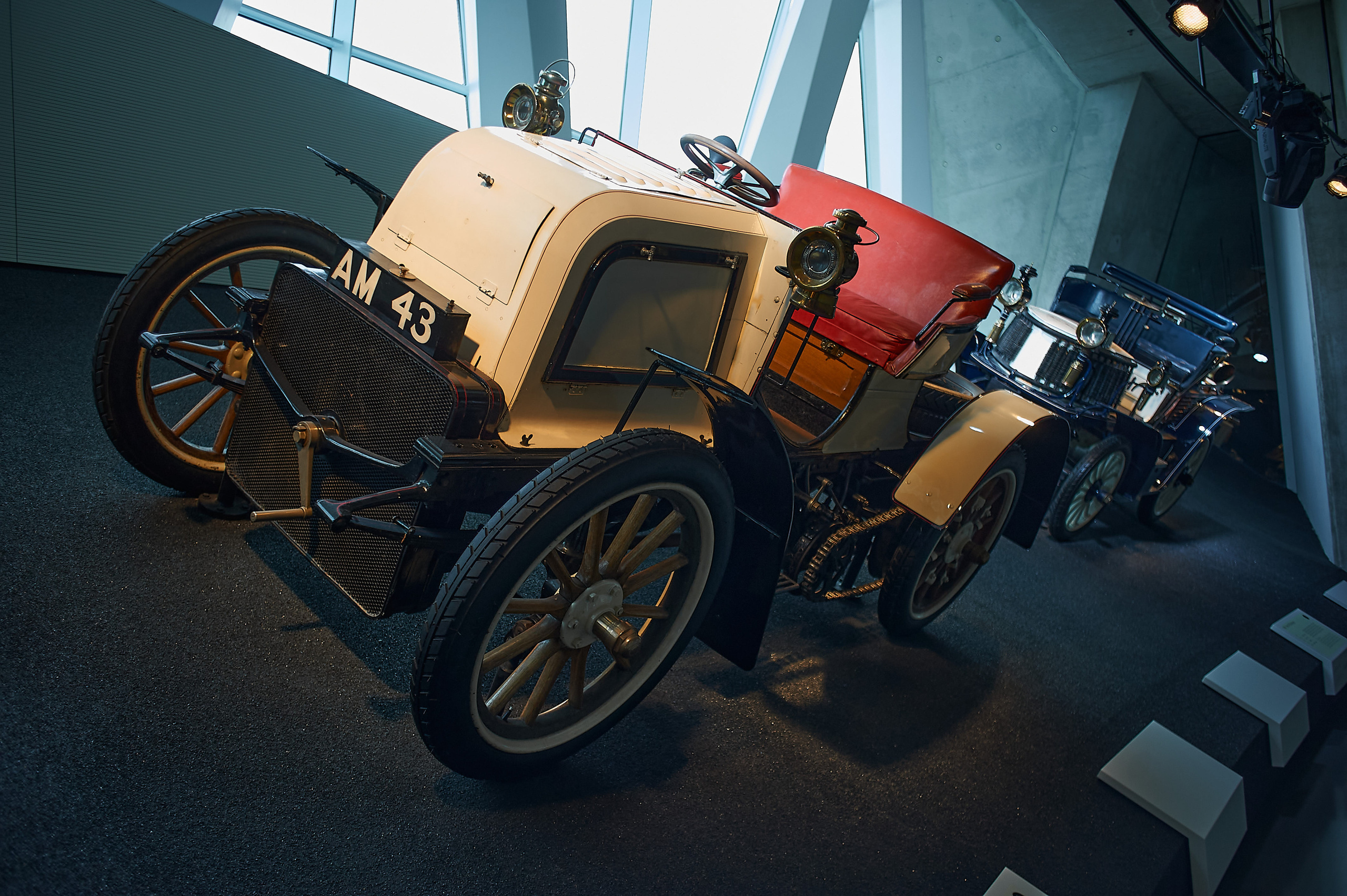 Корпоратив DiHouse, поездка в музей Mercedes-Benz. Reportage event photographer in Moscow Alexander Gladkiy