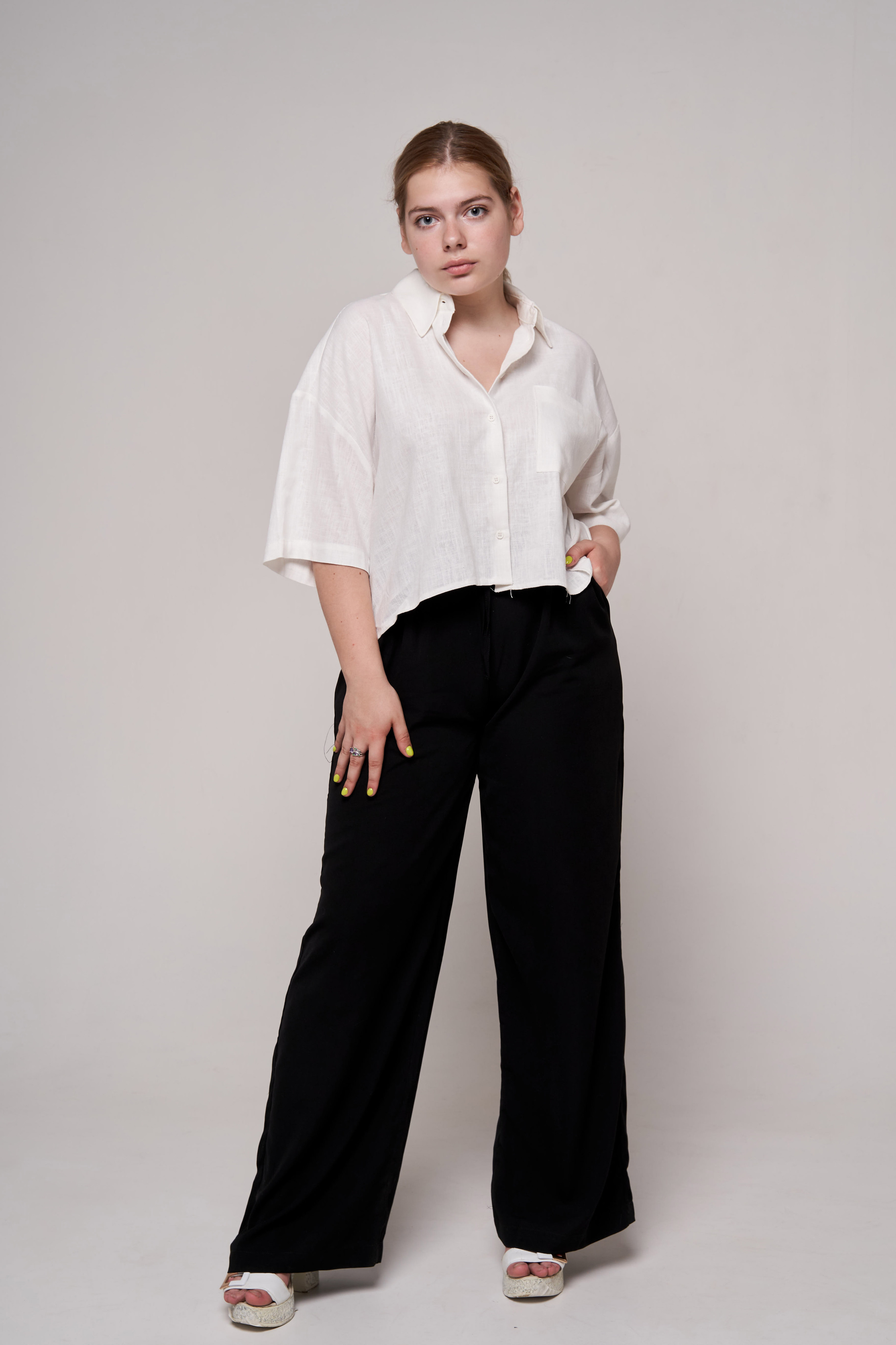 Актерское портфолио для актрисы в Москве. Алена Вибе хедшоты и ростовые фотографии. Фотограф Александр Гладкий.