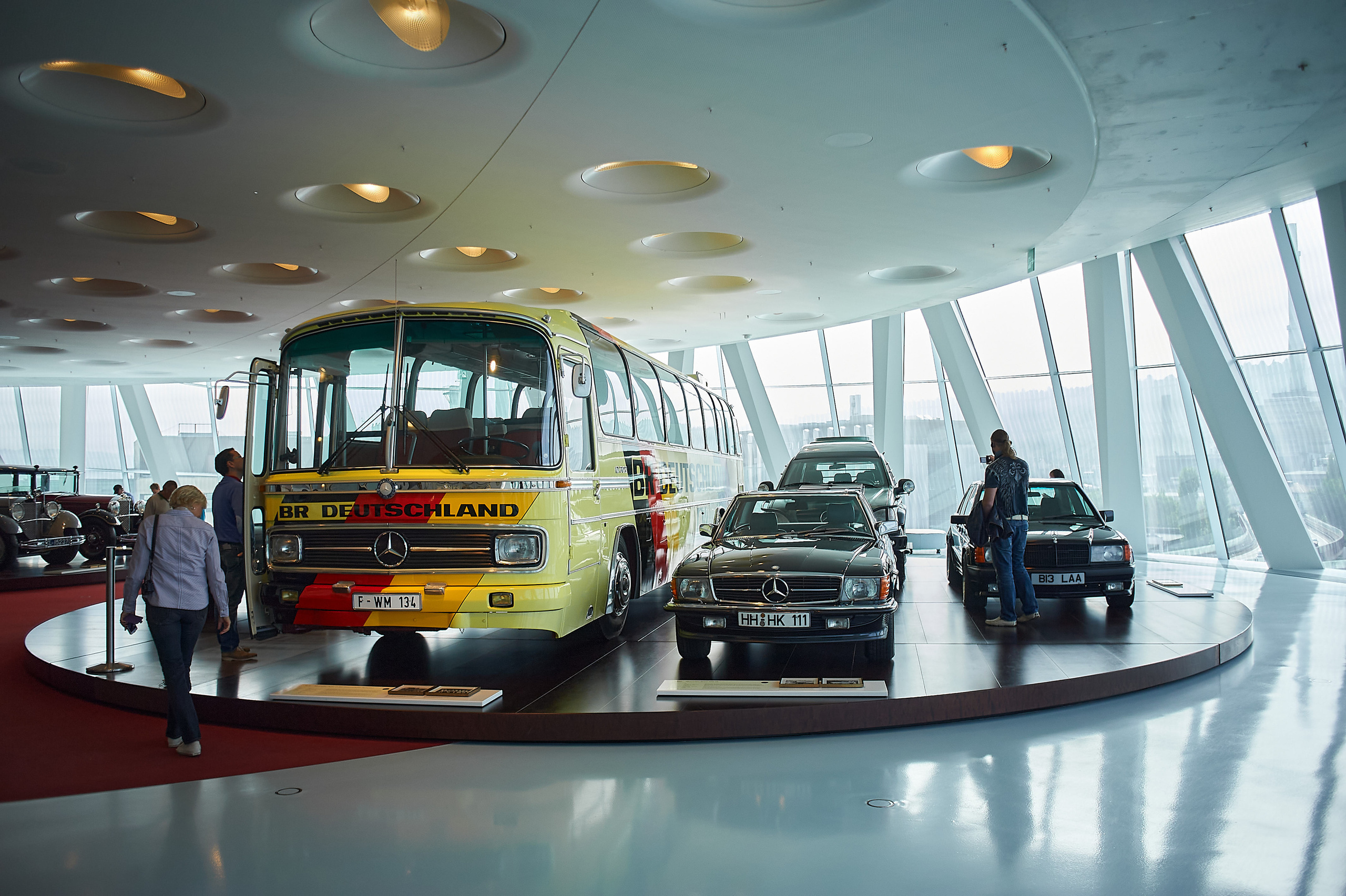 Корпоратив DiHouse, поездка в музей Mercedes-Benz. Reportage event photographer in Moscow Alexander Gladkiy