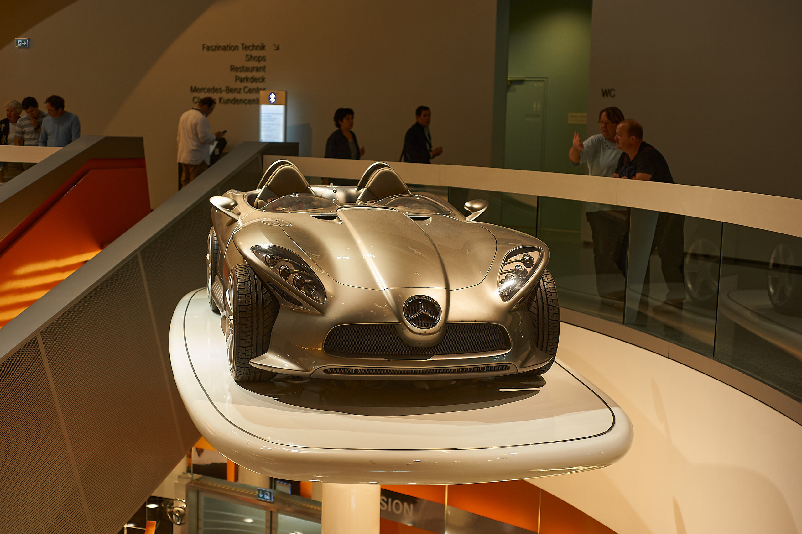 Корпоратив DiHouse, поездка в музей Mercedes-Benz. Reportage event photographer in Moscow Alexander Gladkiy