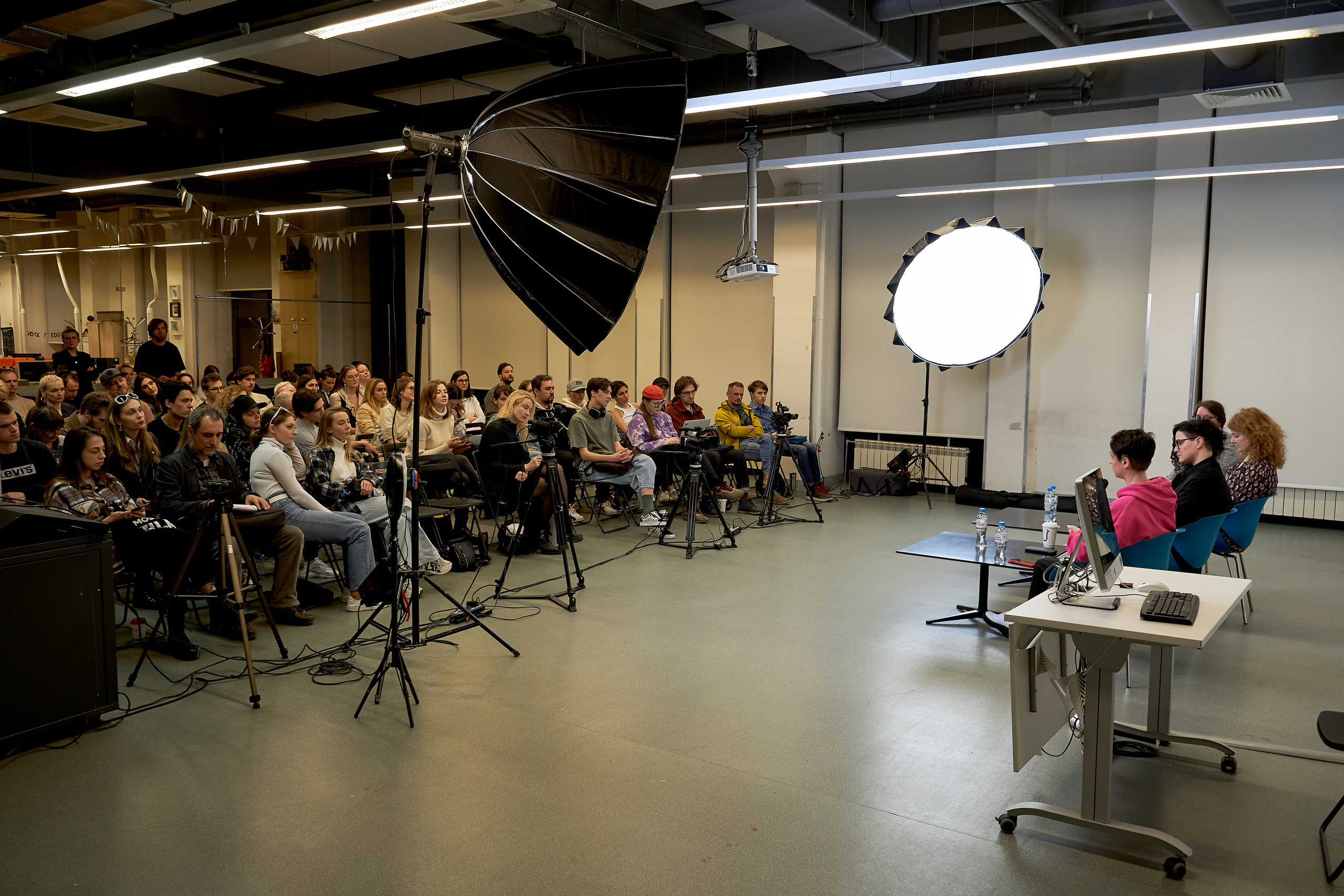 Open-talk с представителями онлайн-платформ. Репортажный ивент фотограф в Москве Александр Гладкий