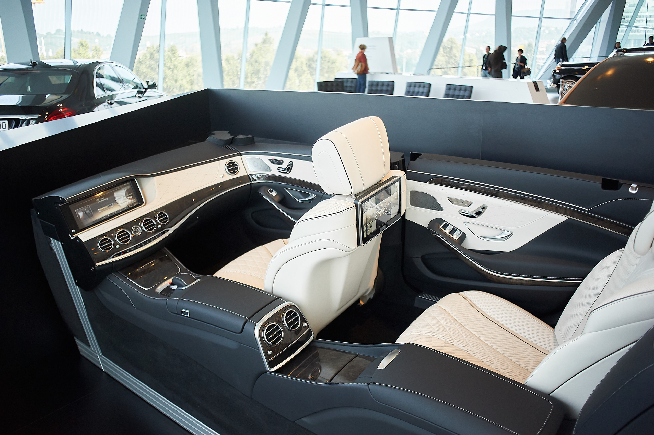 Корпоратив DiHouse, поездка в музей Mercedes-Benz. Reportage event photographer in Moscow Alexander Gladkiy