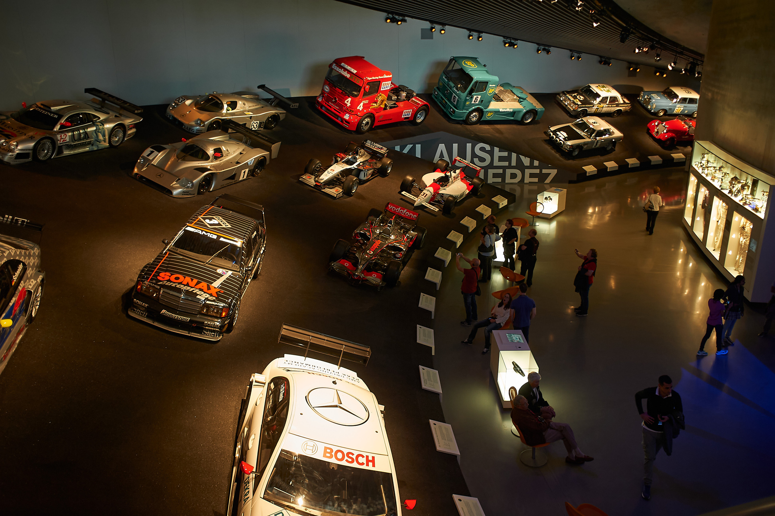 Корпоратив DiHouse, поездка в музей Mercedes-Benz. Reportage event photographer in Moscow Alexander Gladkiy