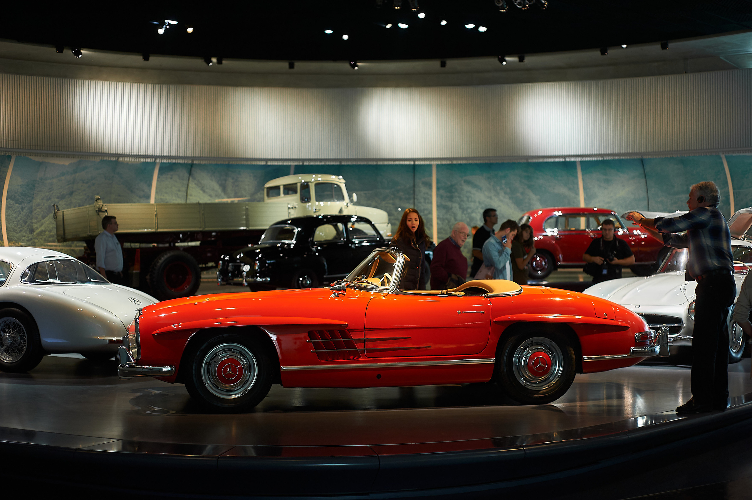 Корпоратив DiHouse, поездка в музей Mercedes-Benz. Reportage event photographer in Moscow Alexander Gladkiy