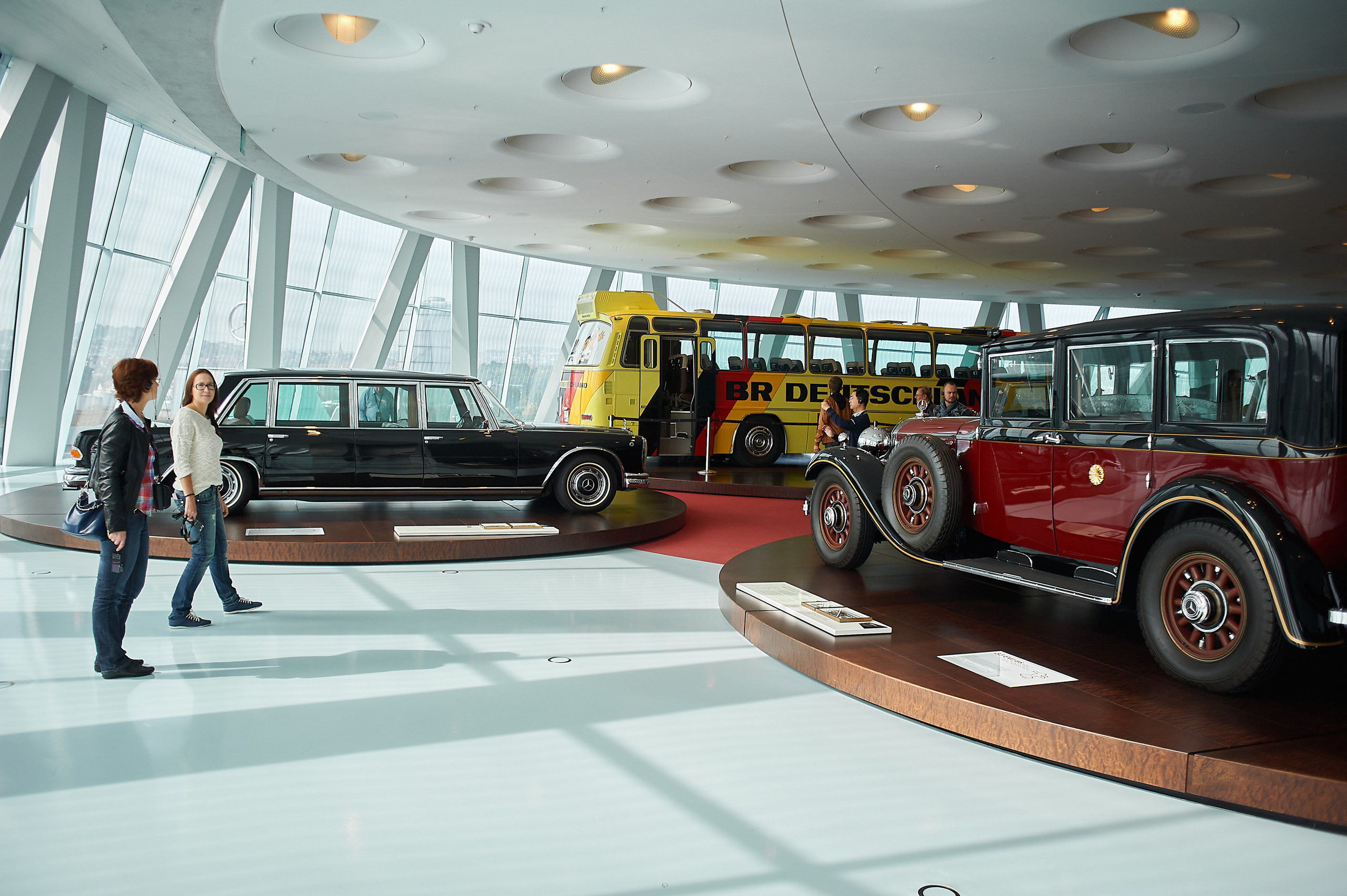 Корпоратив DiHouse, поездка в музей Mercedes-Benz. Reportage event photographer in Moscow Alexander Gladkiy