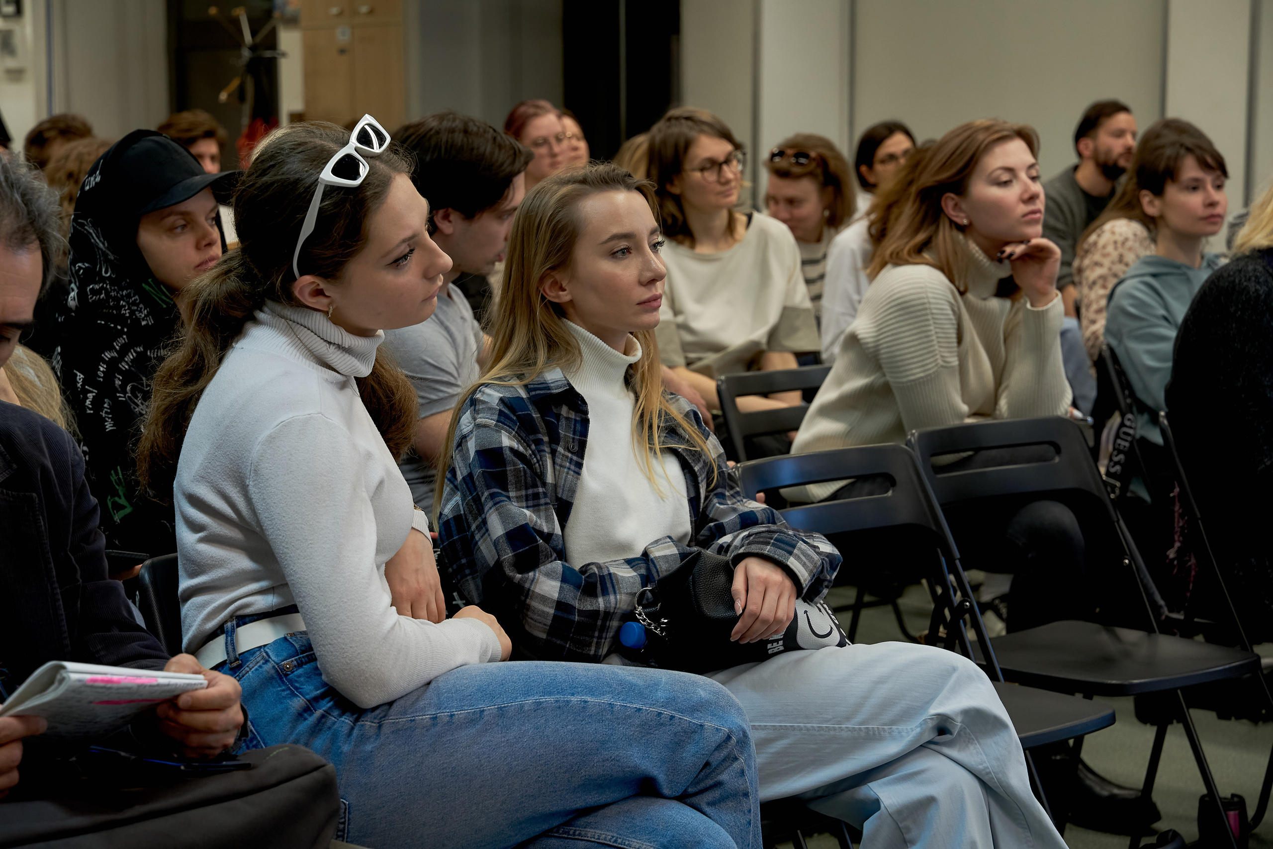 Open-talk с представителями онлайн-платформ. Репортажный ивент фотограф в Москве Александр Гладкий