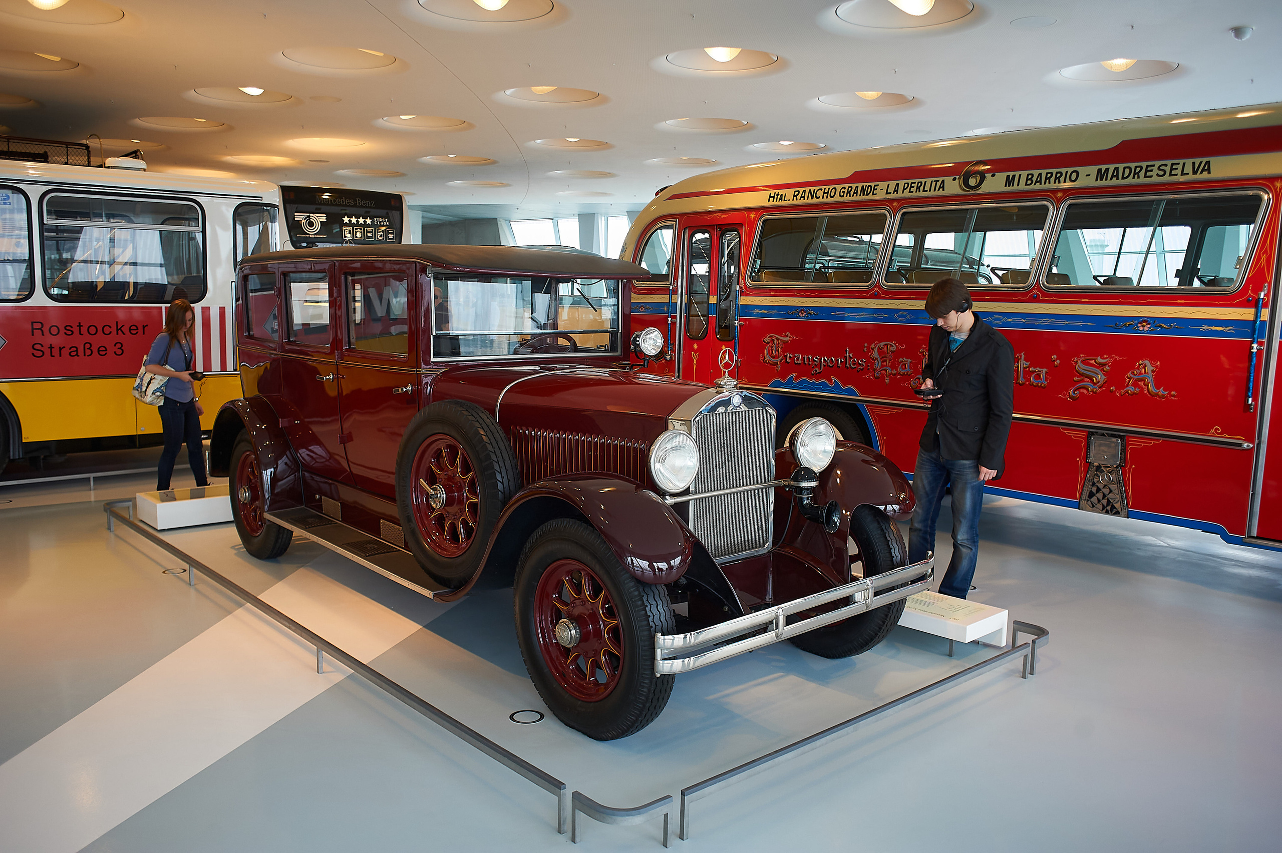 Корпоратив DiHouse, поездка в музей Mercedes-Benz. Reportage event photographer in Moscow Alexander Gladkiy