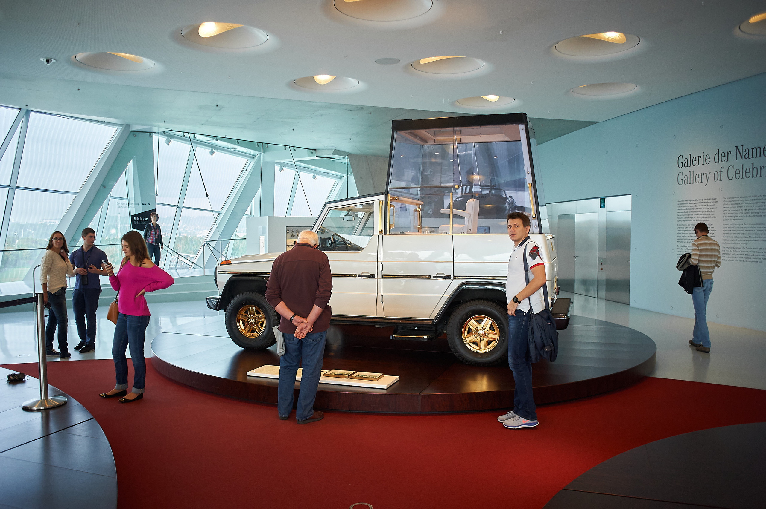 Корпоратив DiHouse, поездка в музей Mercedes-Benz. Reportage event photographer in Moscow Alexander Gladkiy