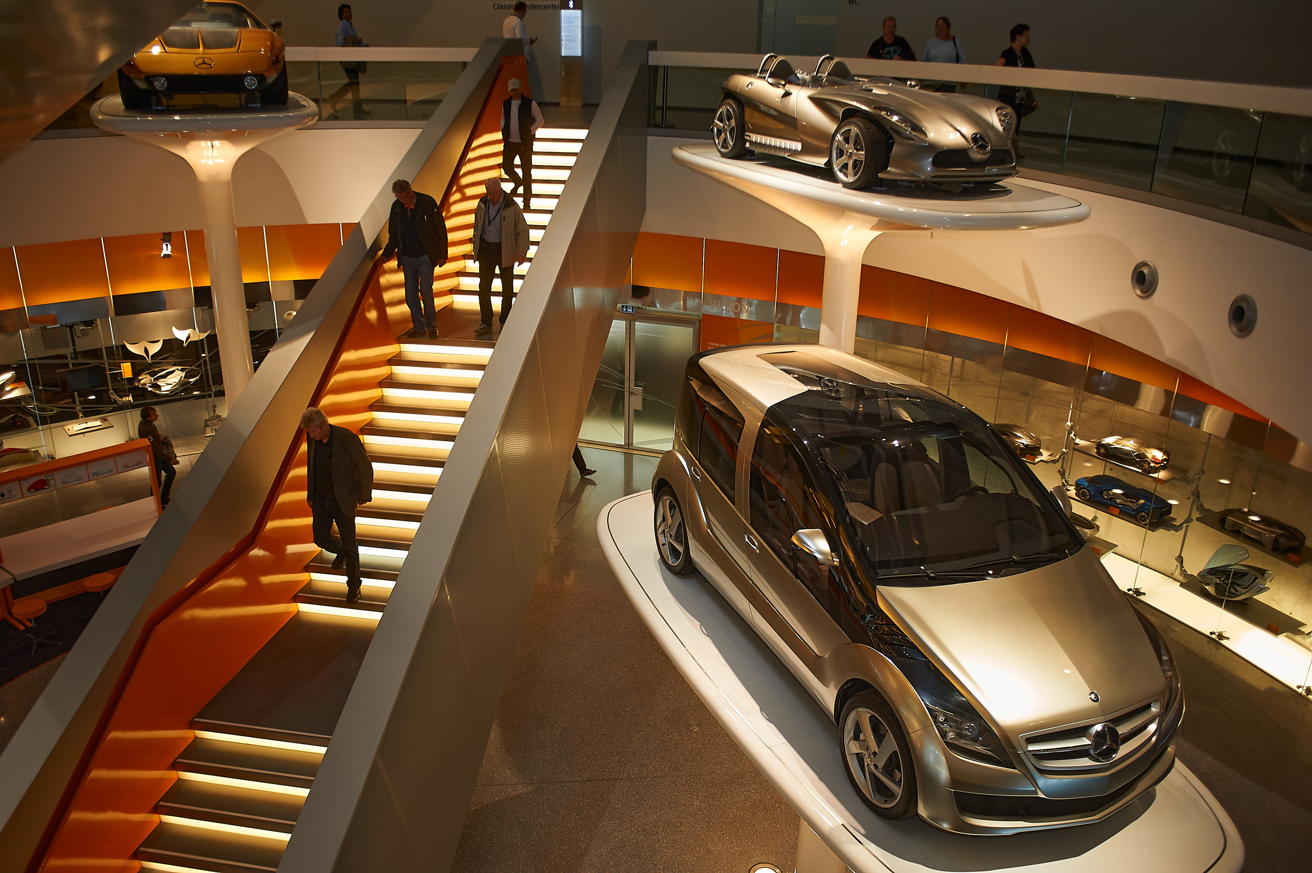 Корпоратив DiHouse, поездка в музей Mercedes-Benz. Reportage event photographer in Moscow Alexander Gladkiy