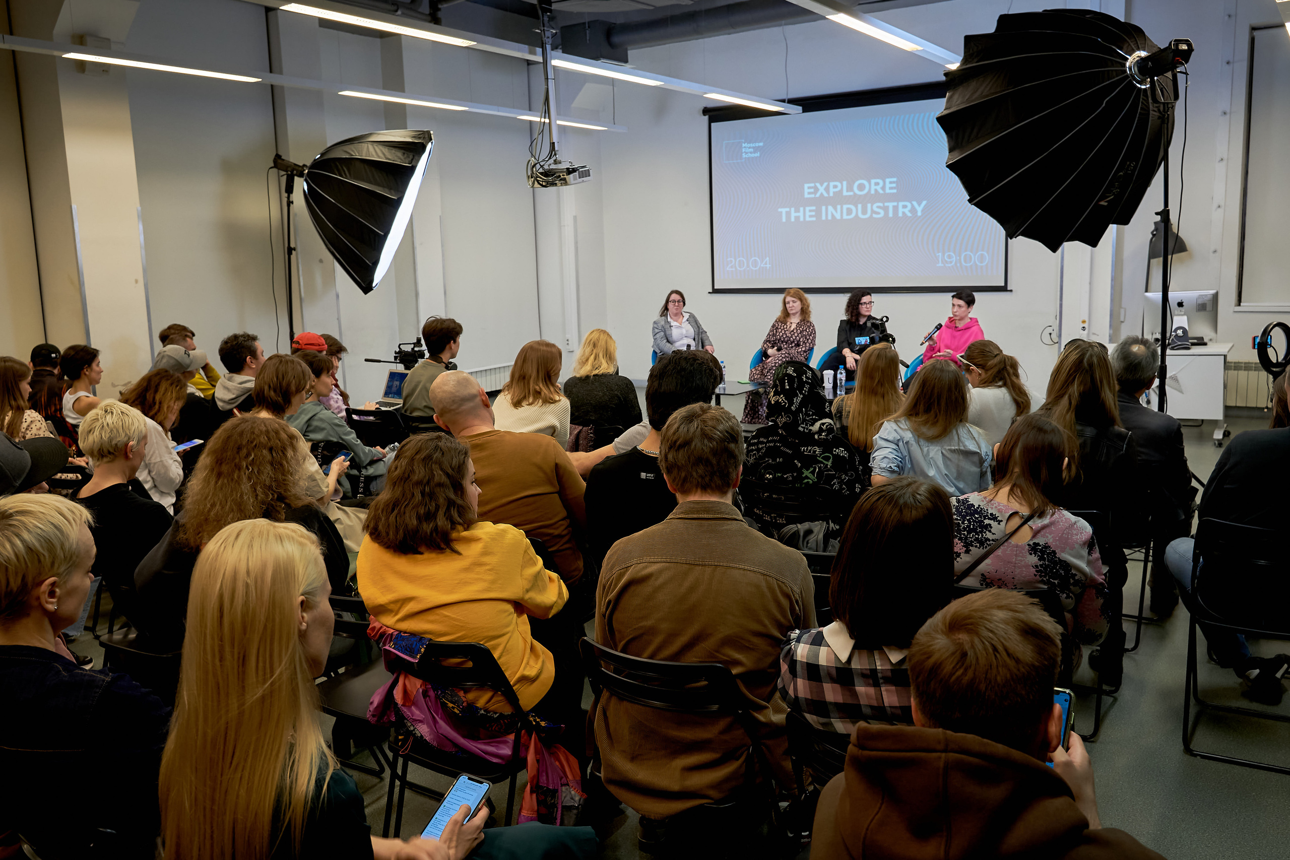 Open-talk с представителями онлайн-платформ. Репортажный ивент фотограф в Москве Александр Гладкий