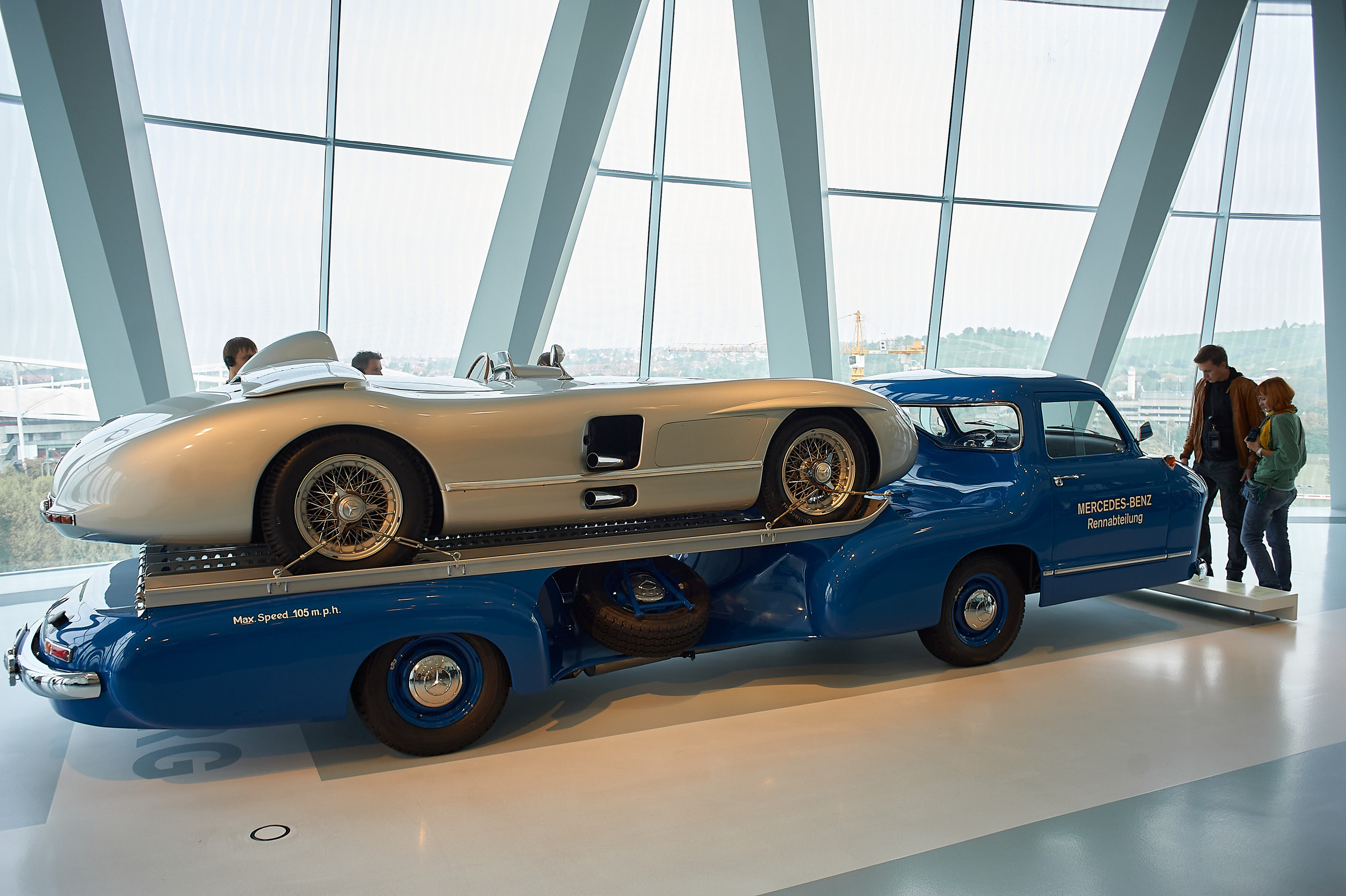 Корпоратив DiHouse, поездка в музей Mercedes-Benz. Reportage event photographer in Moscow Alexander Gladkiy