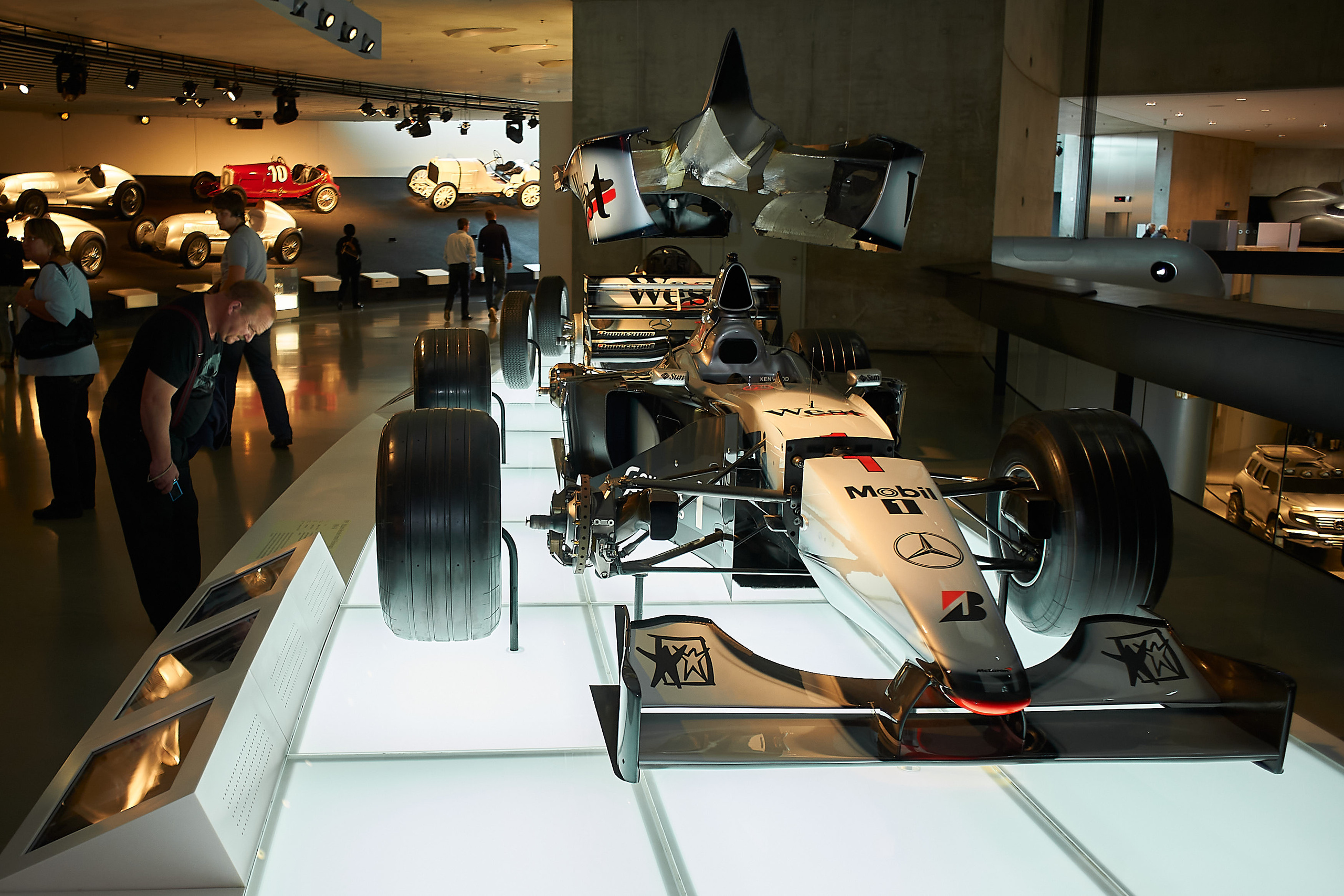 Корпоратив DiHouse, поездка в музей Mercedes-Benz. Reportage event photographer in Moscow Alexander Gladkiy