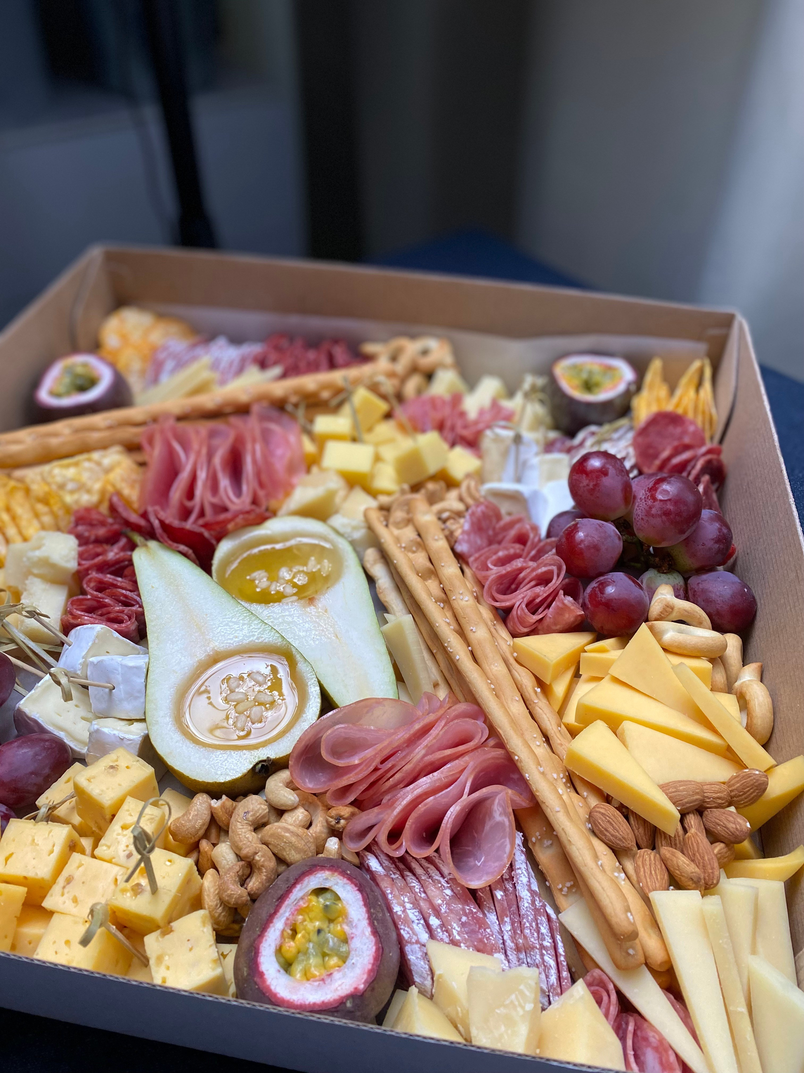 ГастроБоксы. Выездной кейтеринг, съедобные букеты, торты и сладости на заказ