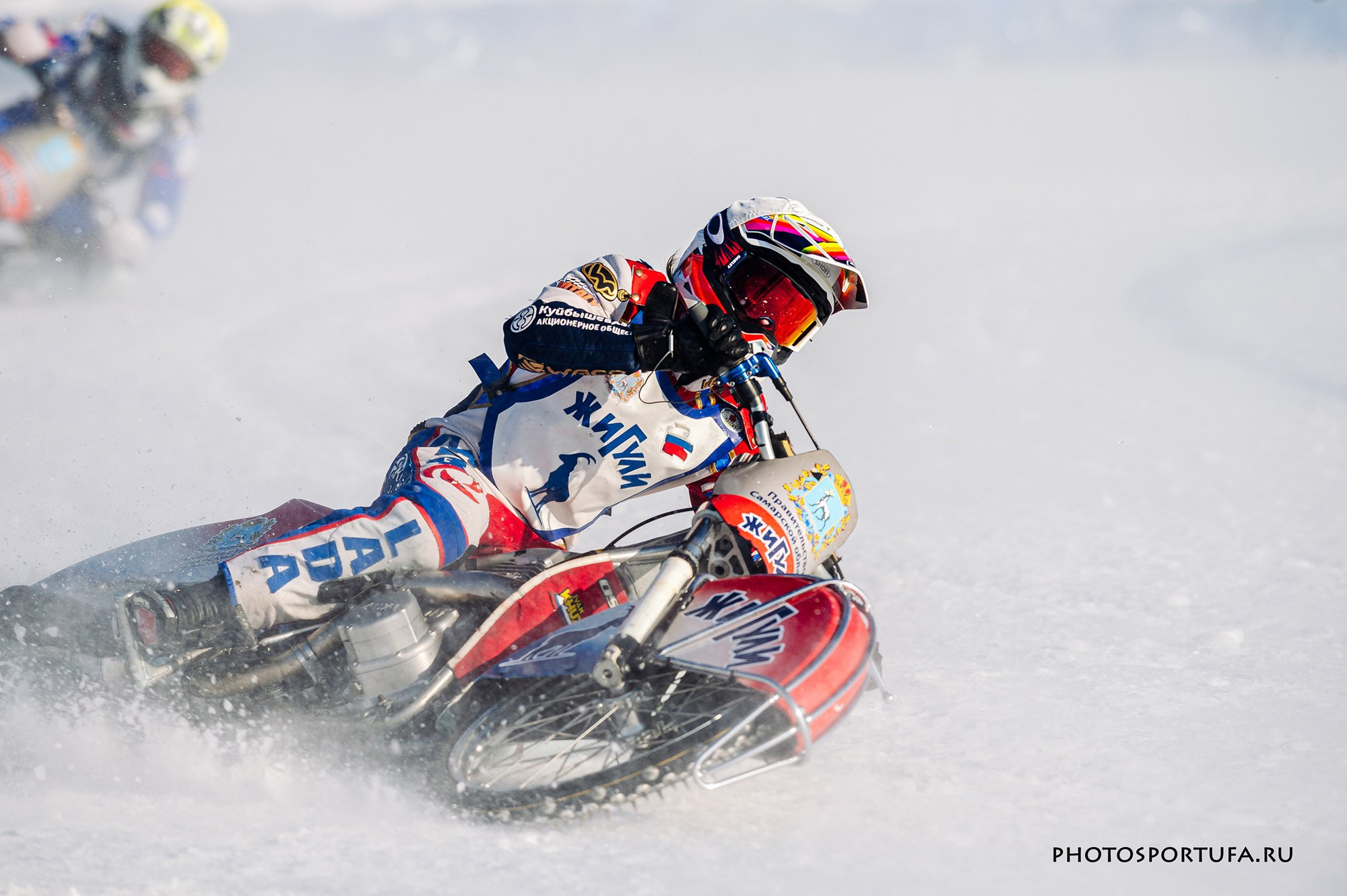 Мотогонку на льду. Спортивный фотограф в Уфе Евгений Буров