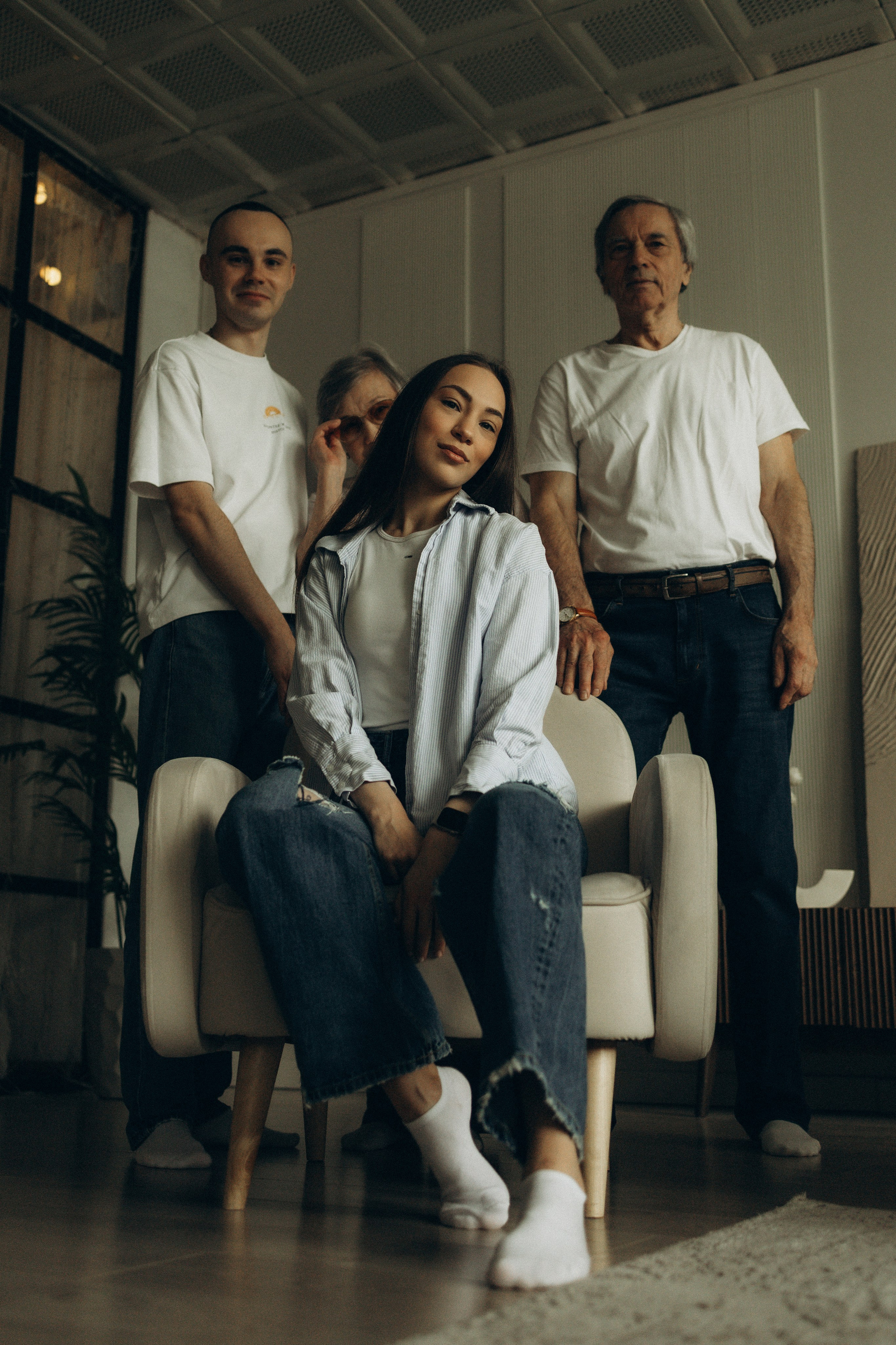 Семейная фотосессия для большой семьи в студии. Семейный фотограф в Ижевске Даша Денисова