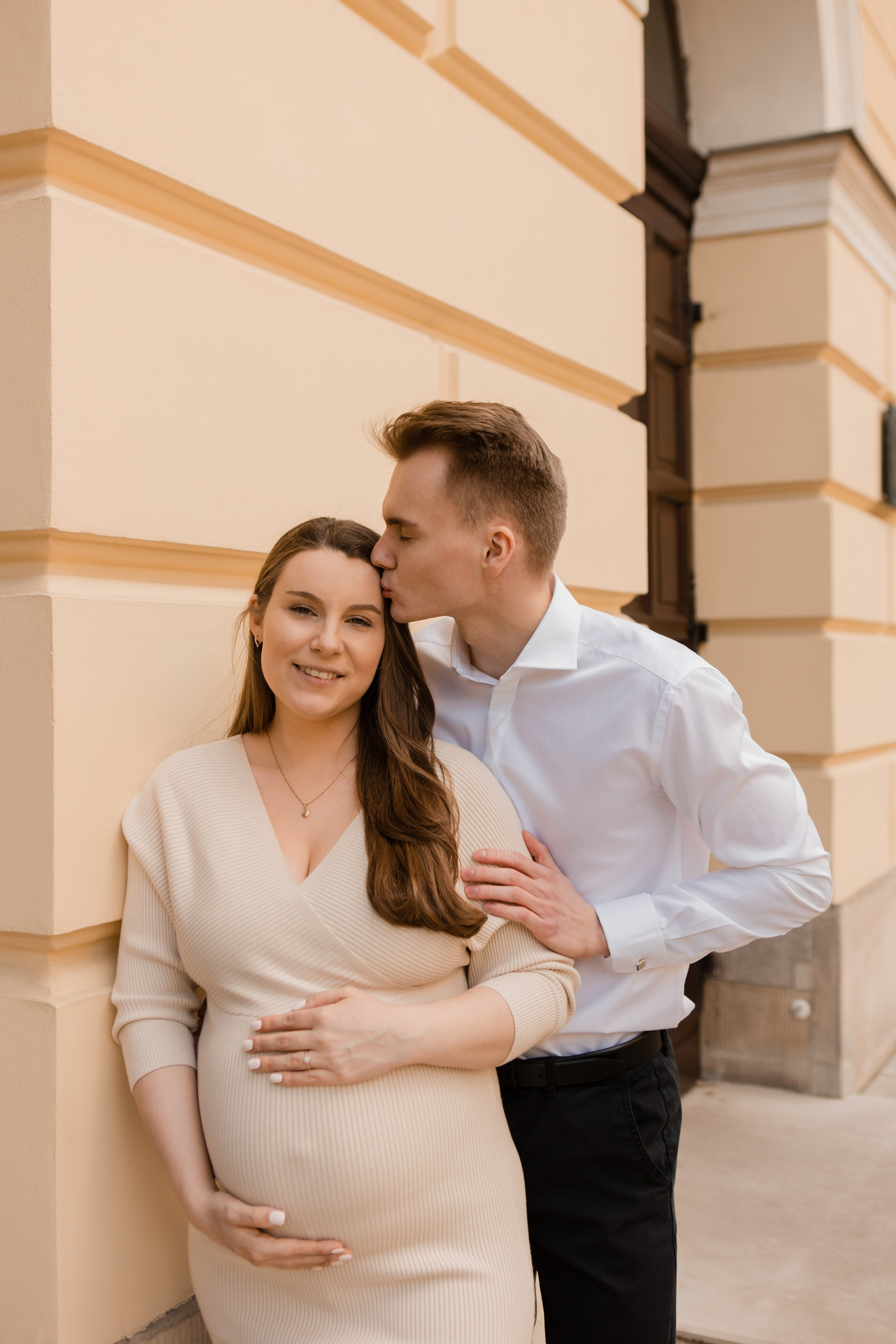 Семейная фотосессия Андрея и Марии. Видеосъемка и фотосъемка свадеб. Фотограф и оператор на свадьбу. Видеосъемка подкастов, собственная видео-фотостудии. Предметная фотосъемка