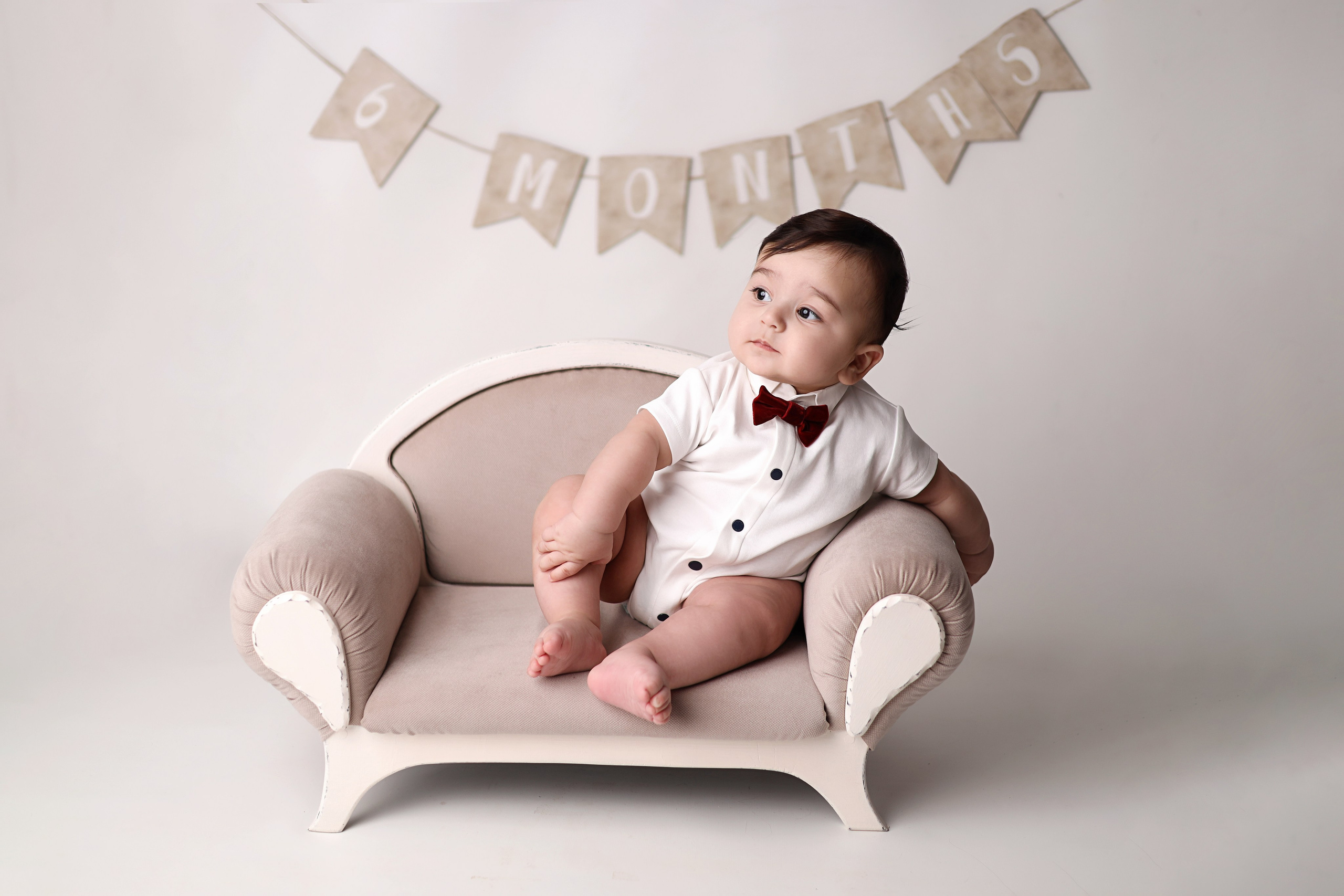 Азнавуру 6 месяцев. Фотограф новорожденных Москва. Ньюборн фотограф Москва