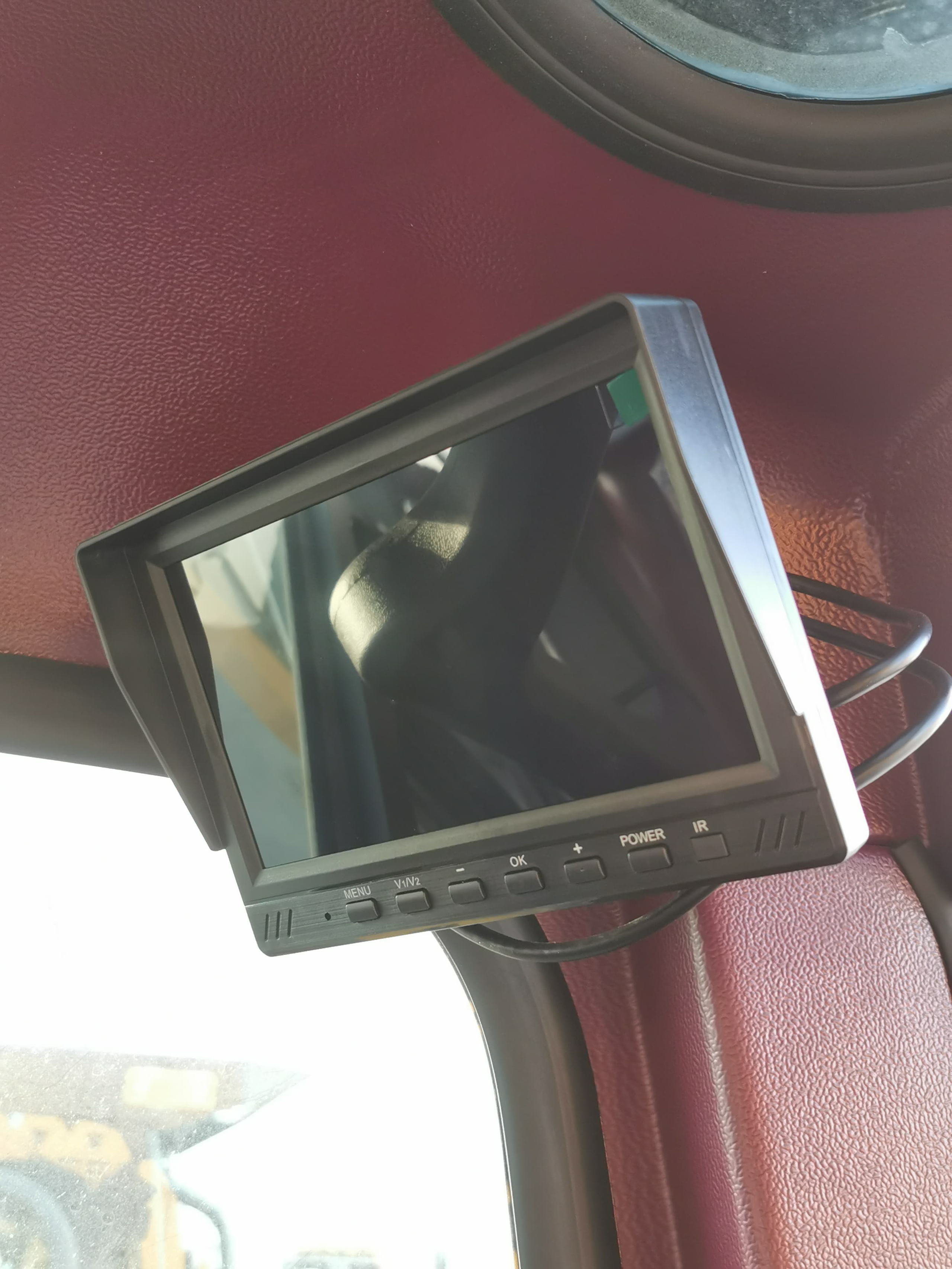 Фото миник Beezone BS1250SL. Продажа и обслуживание грузовой техники и спецтехники в г. Новосибирск компания СТИ