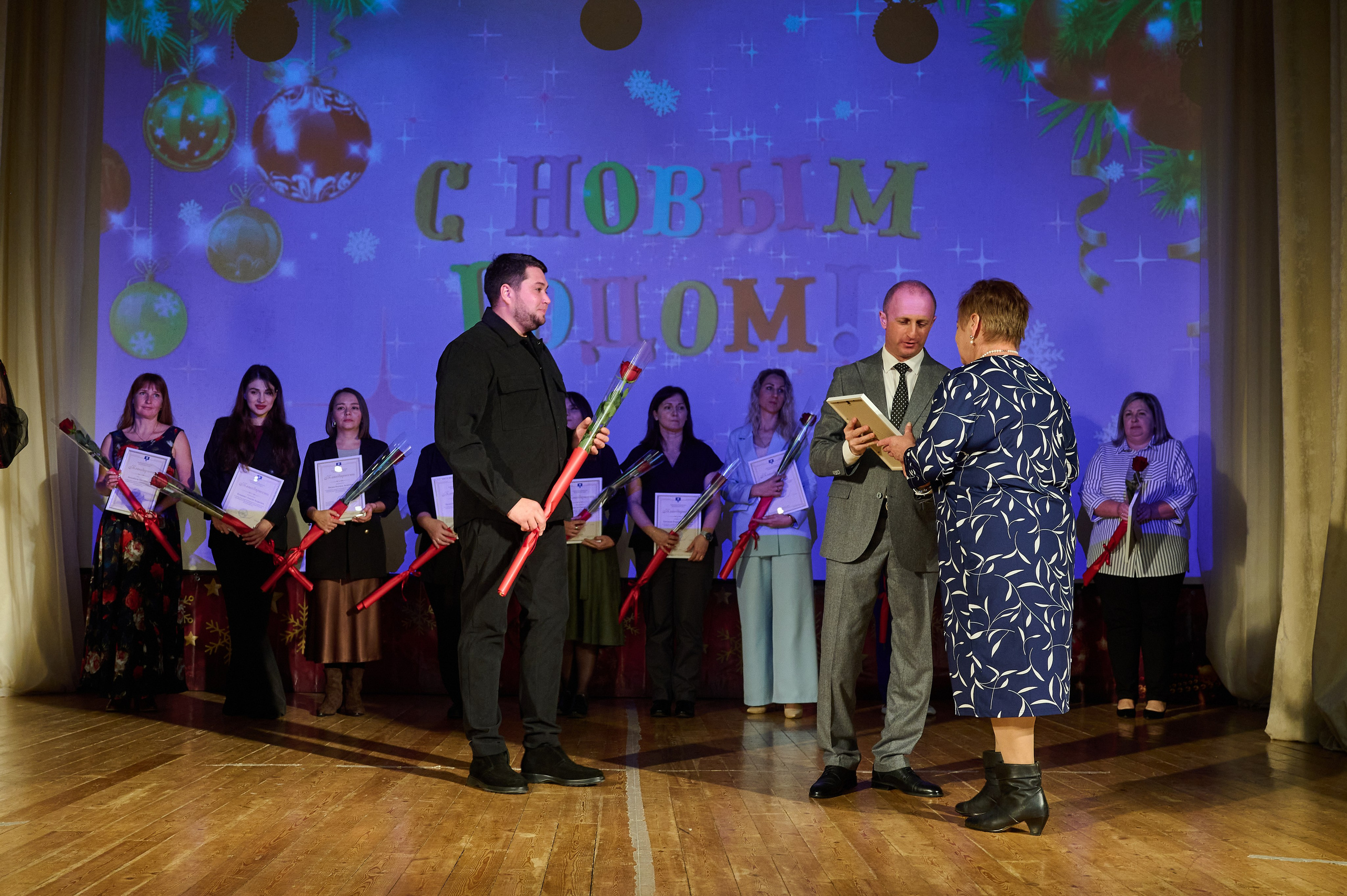 Концерт НГ В ДК. Жизнь курорта Кабардинка в фотографиях