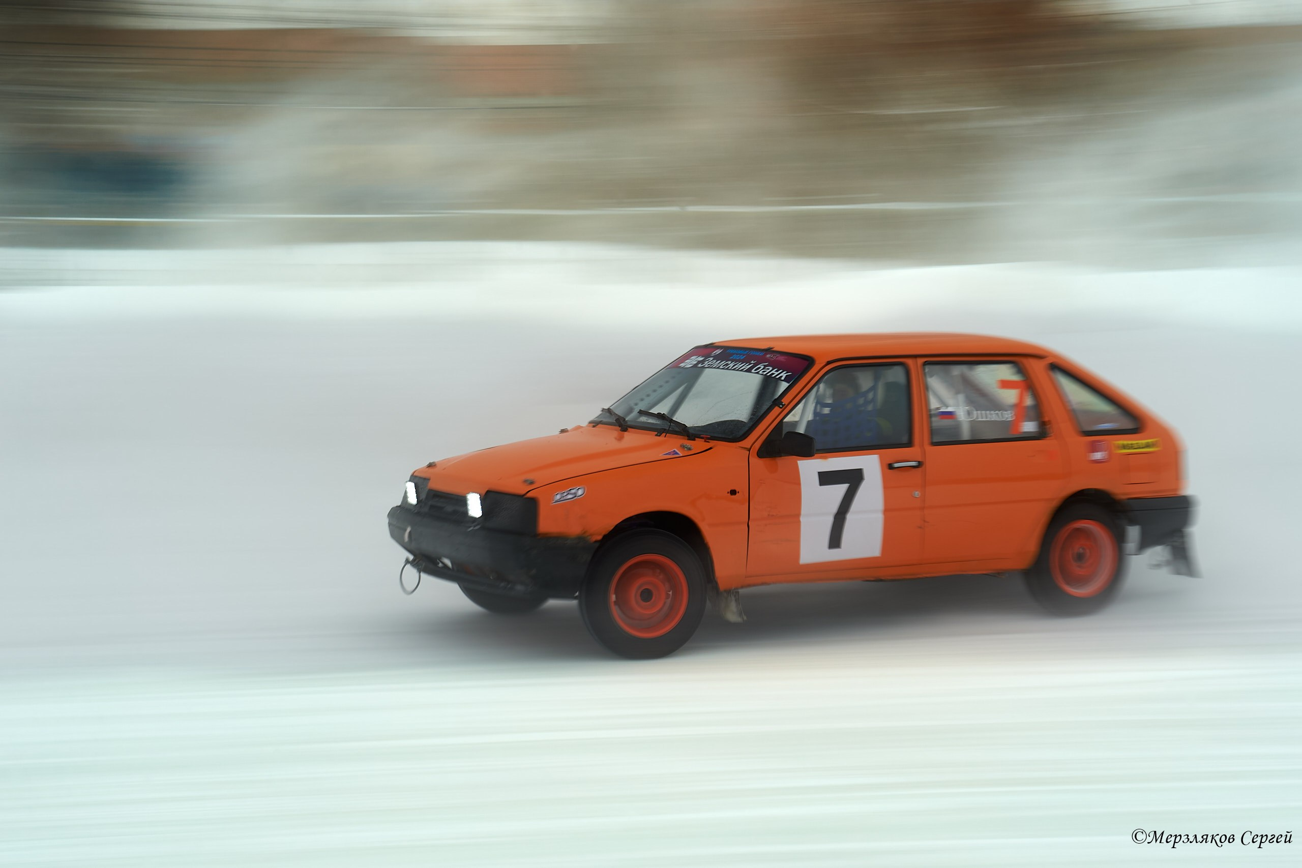 Трековые автогонки на льду Чемпионат России. Спортивный репортажный фотограф в Ижевске Сергей Мерзляков
