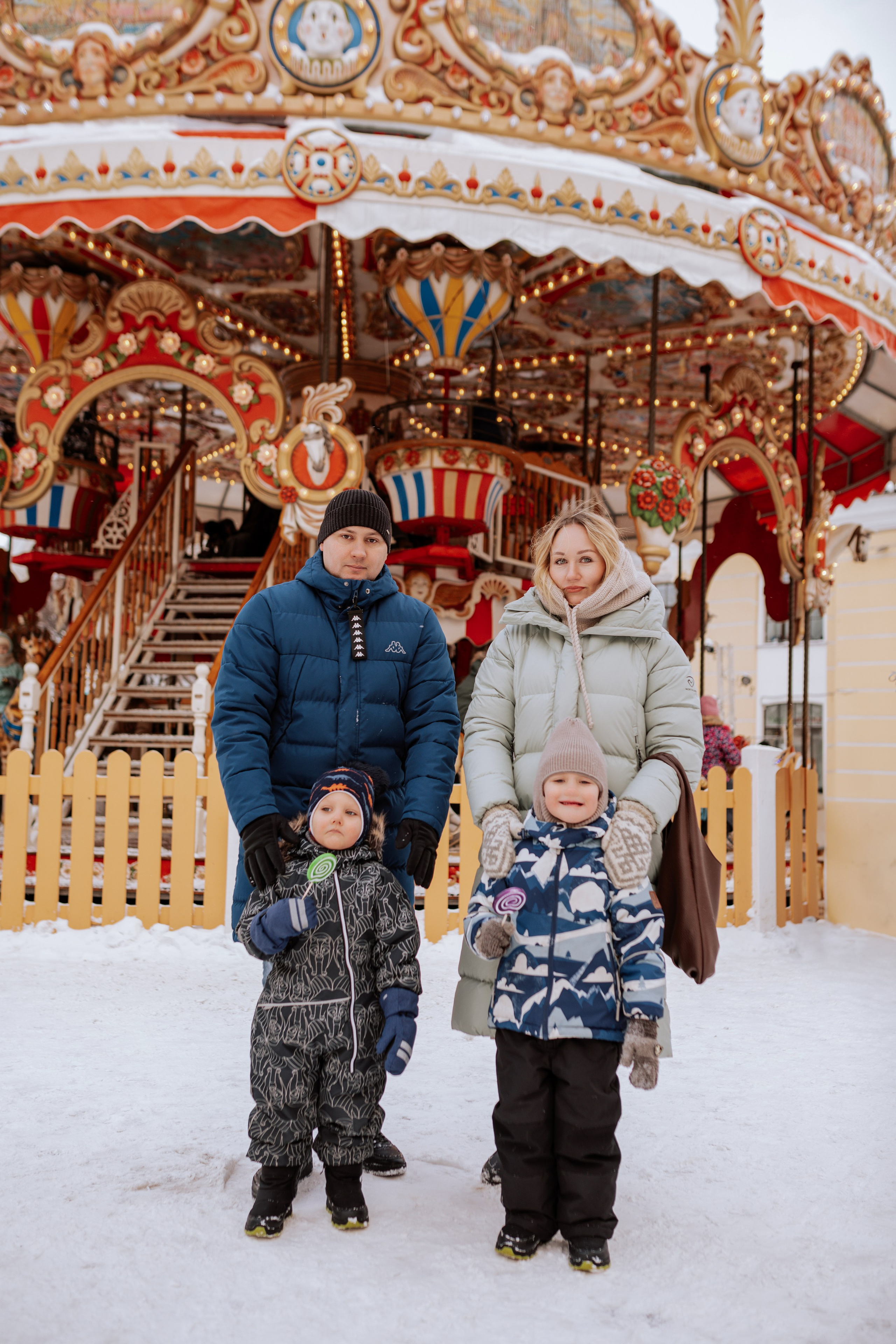 Семейная, Манежная площадь