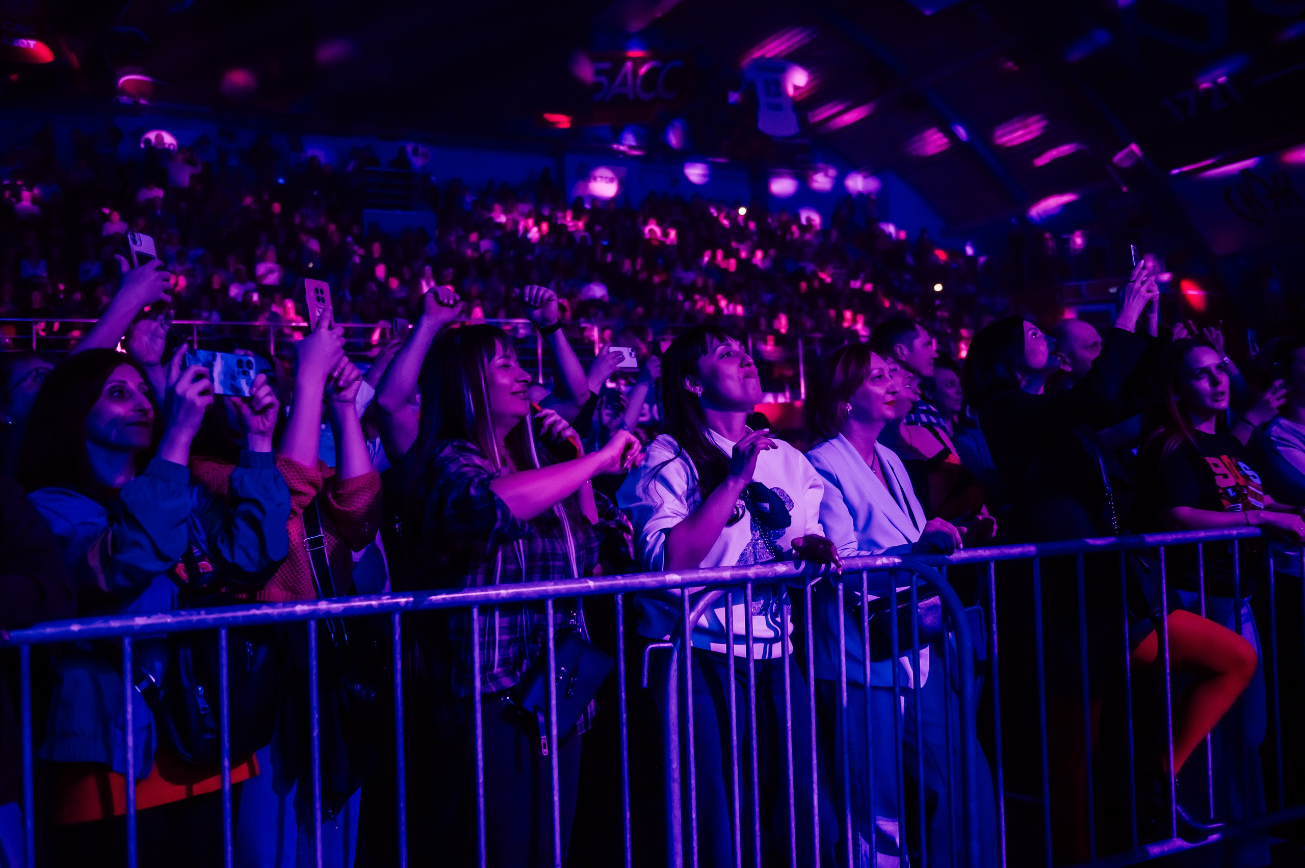 Дискач 90-х в Кемерово, СРК Арена. Детский фотограф, семейный фотограф и репортажи в Кемерово