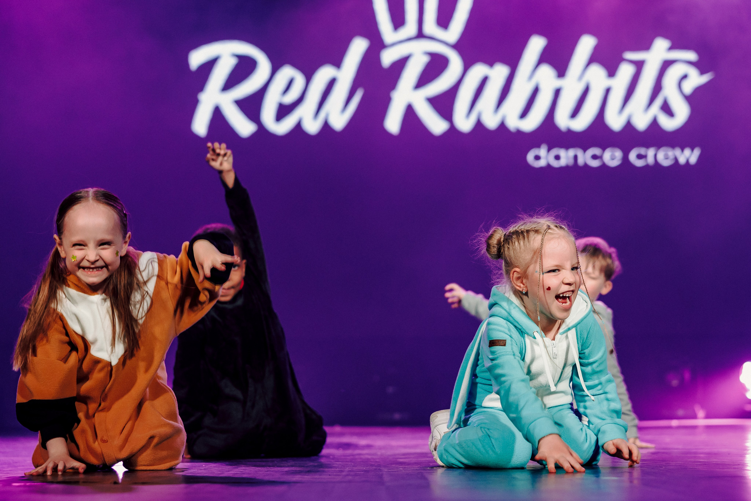 Отчётный концерт танцевальной школы «Red Rabbits» 2025. Лёшка Варзегов — фотограф