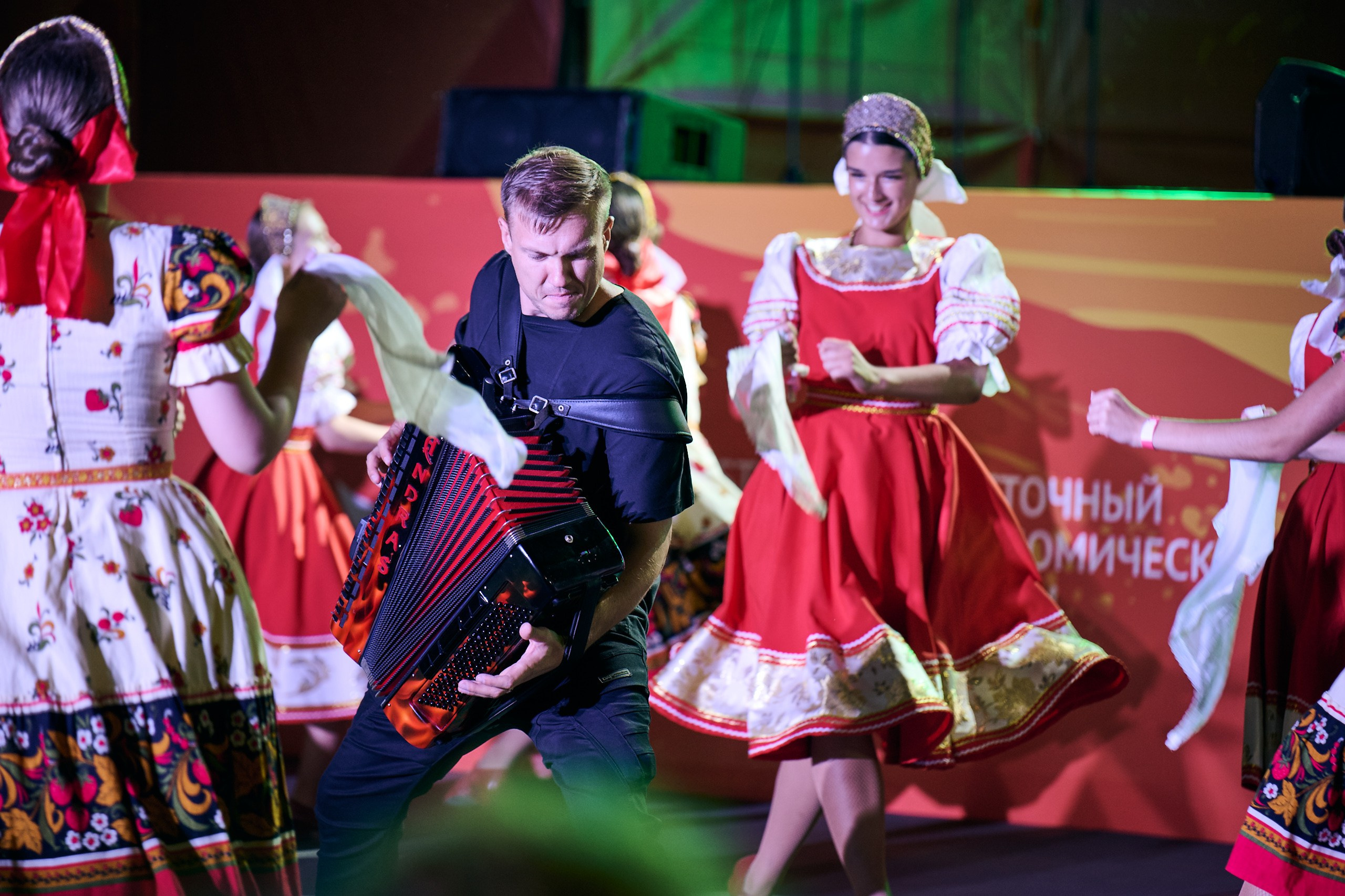 Концерт площадь. Профессиональный репортажный фотограф Инесса Иминова