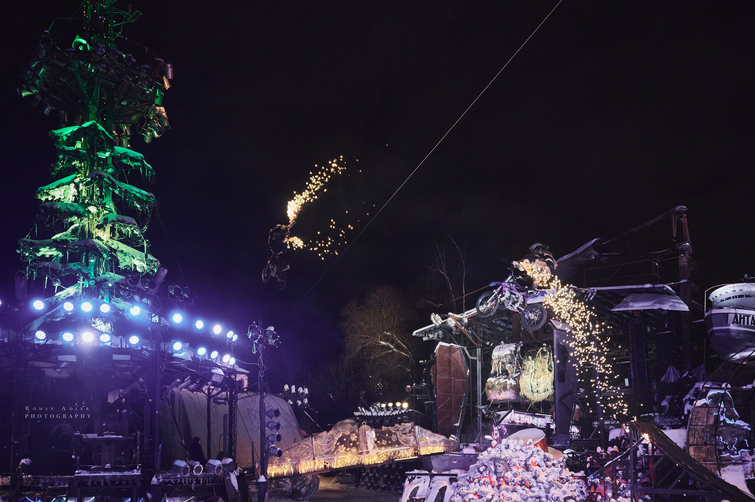 Новогодняя сказка от Ночных волков. Фотограф Роман Адлер