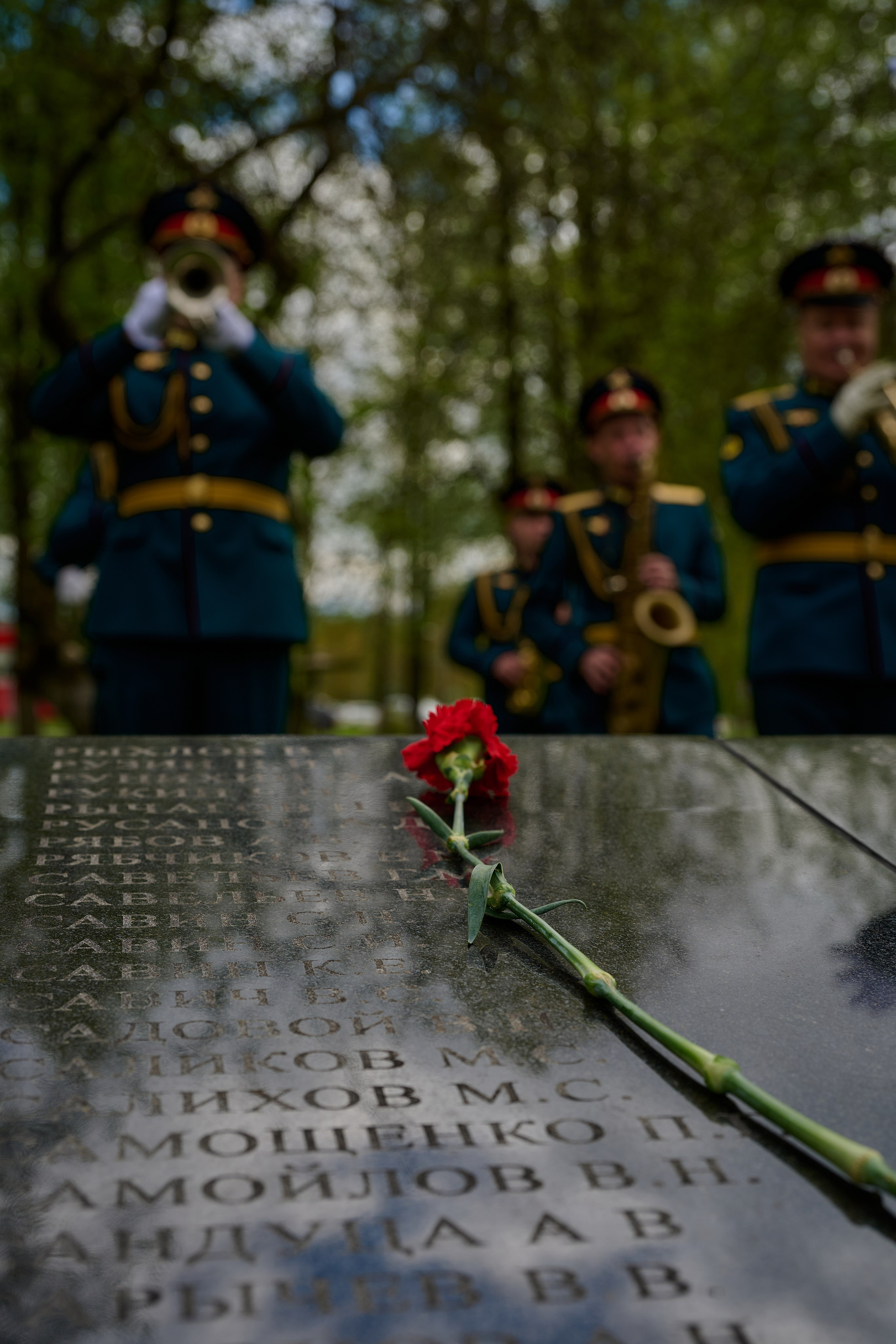 Памяти подвигу Кремлевских курсантов. Ярополец. Фотограф Роман Адлер